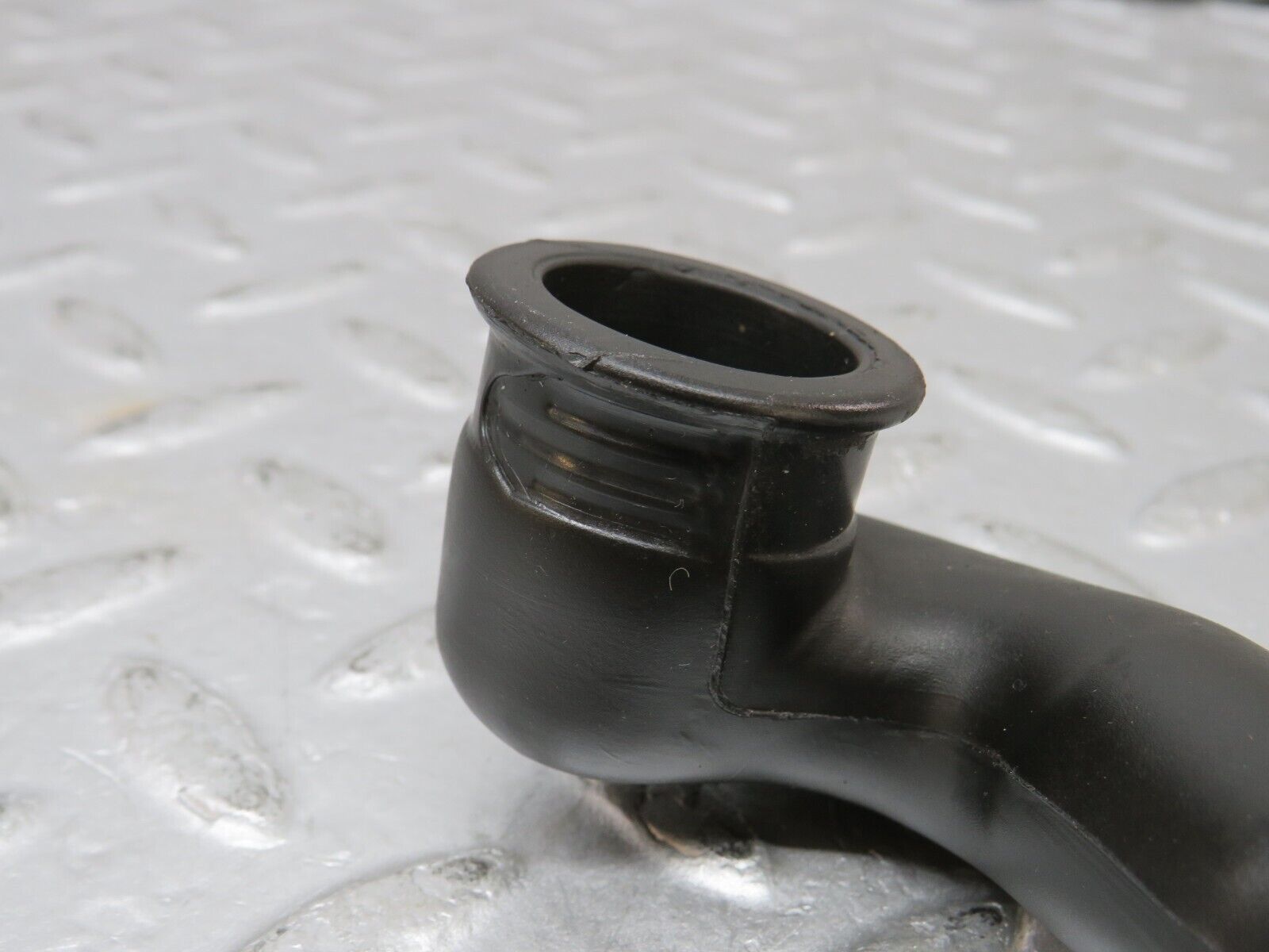 36281 Mercedes-Benz W126 420SE Crankcase Breather Hose Pipe 2x 1160940791 1170940882