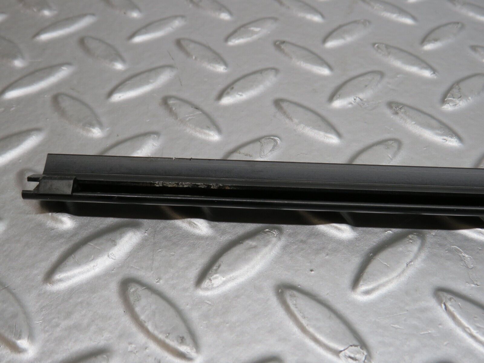 39653 Mercedes-Benz R129 320SL Coupe Right Door Window Moulding Trim