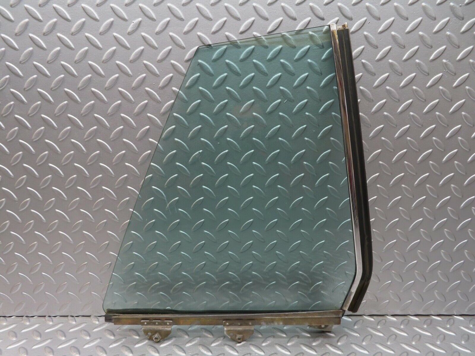 14121 Mercedes-Benz C107 280SLC Rear Right Quarter Window Glass