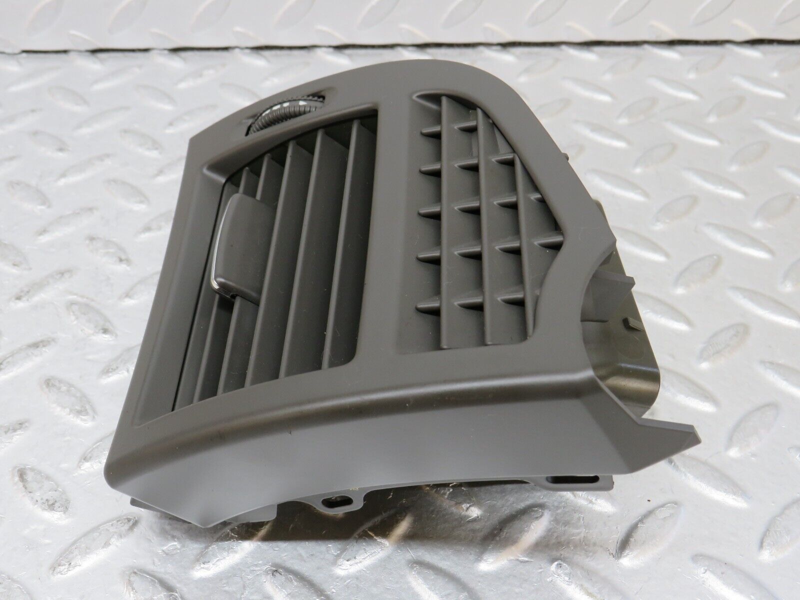 35193 Mercedes-Benz W221 Dash Air Vent Right Side 2218300254