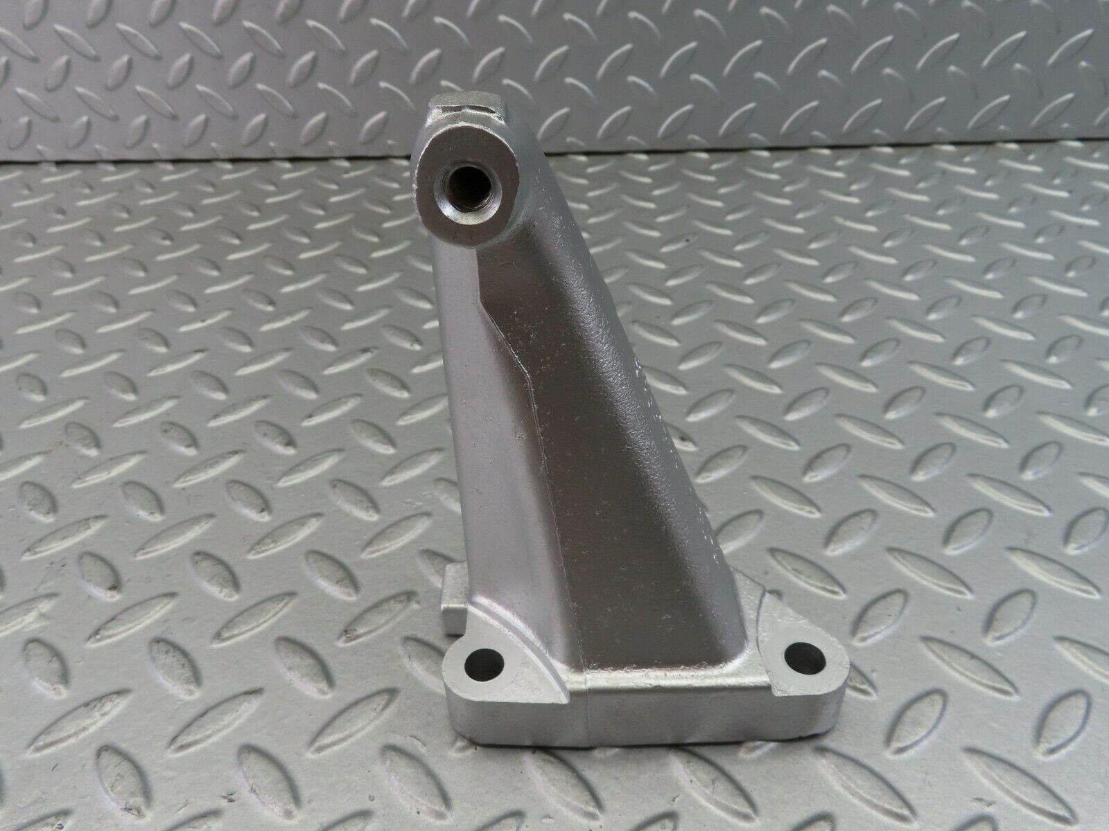 7751 Mercedes-Benz S123 230TE Wagon Engine Mount Bracket Right Side 1022230304