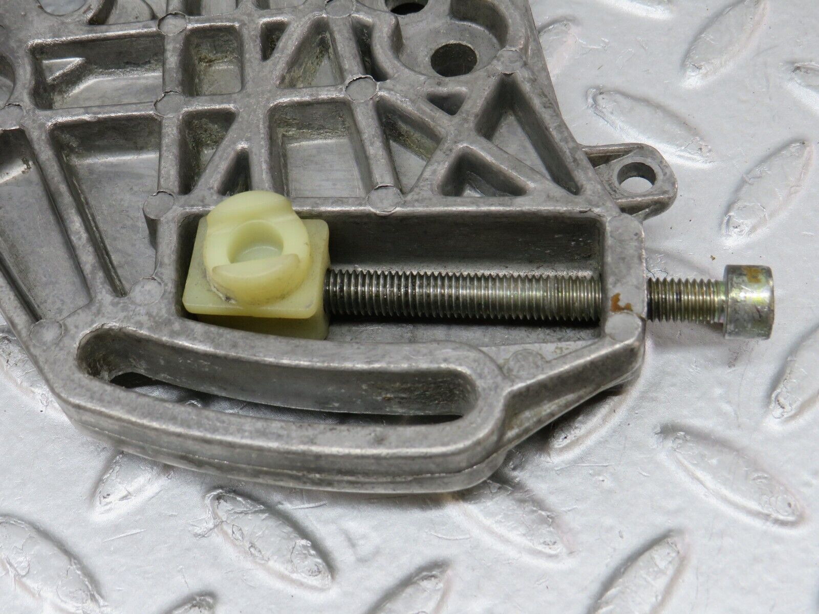 36259 Mercedes-Benz W126 420SE Power Steering Pump Tensioner Bracket 1174661241