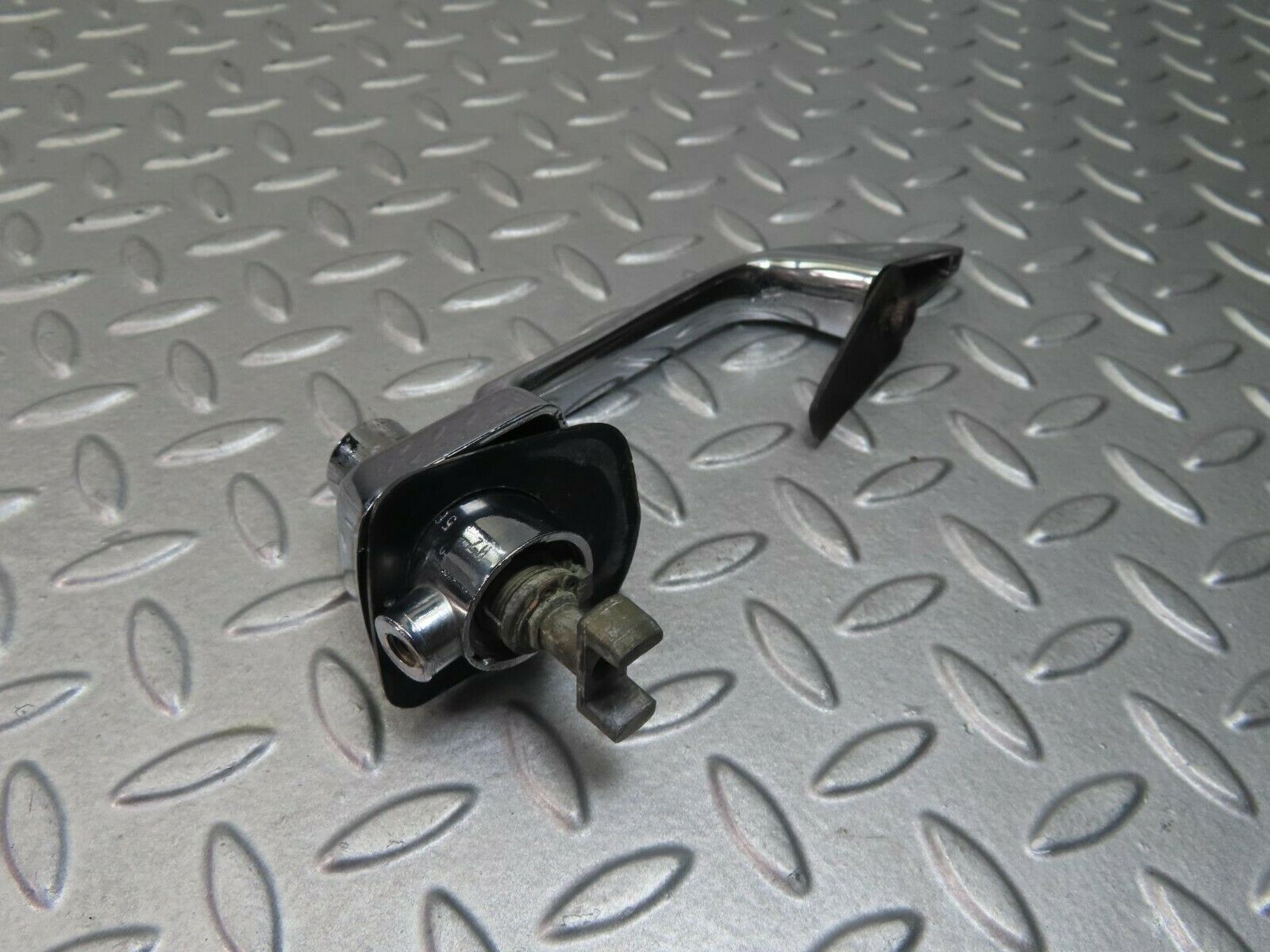 8763 Mercedes-Benz W115 Chrome Door Handle Front Right No Key 1157660201