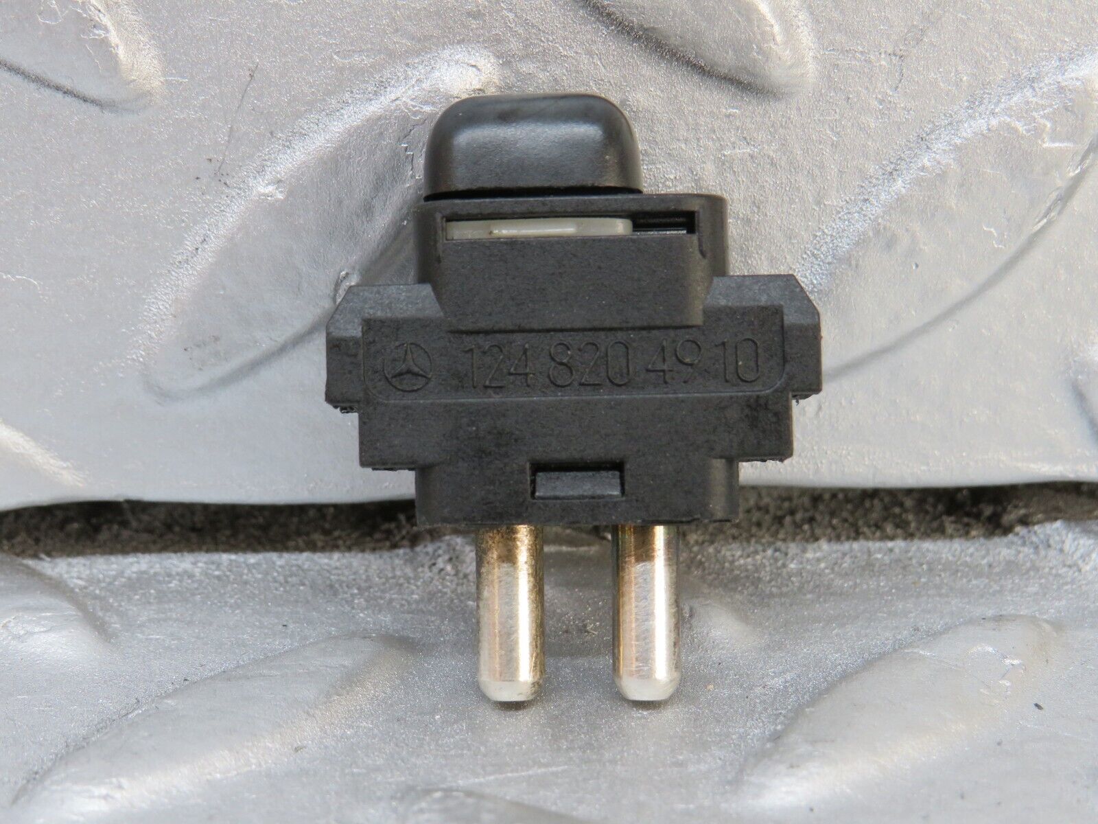 36909 Mercedes-Benz C126 420SEC Coupe Child Lock Control Switch 1248204910