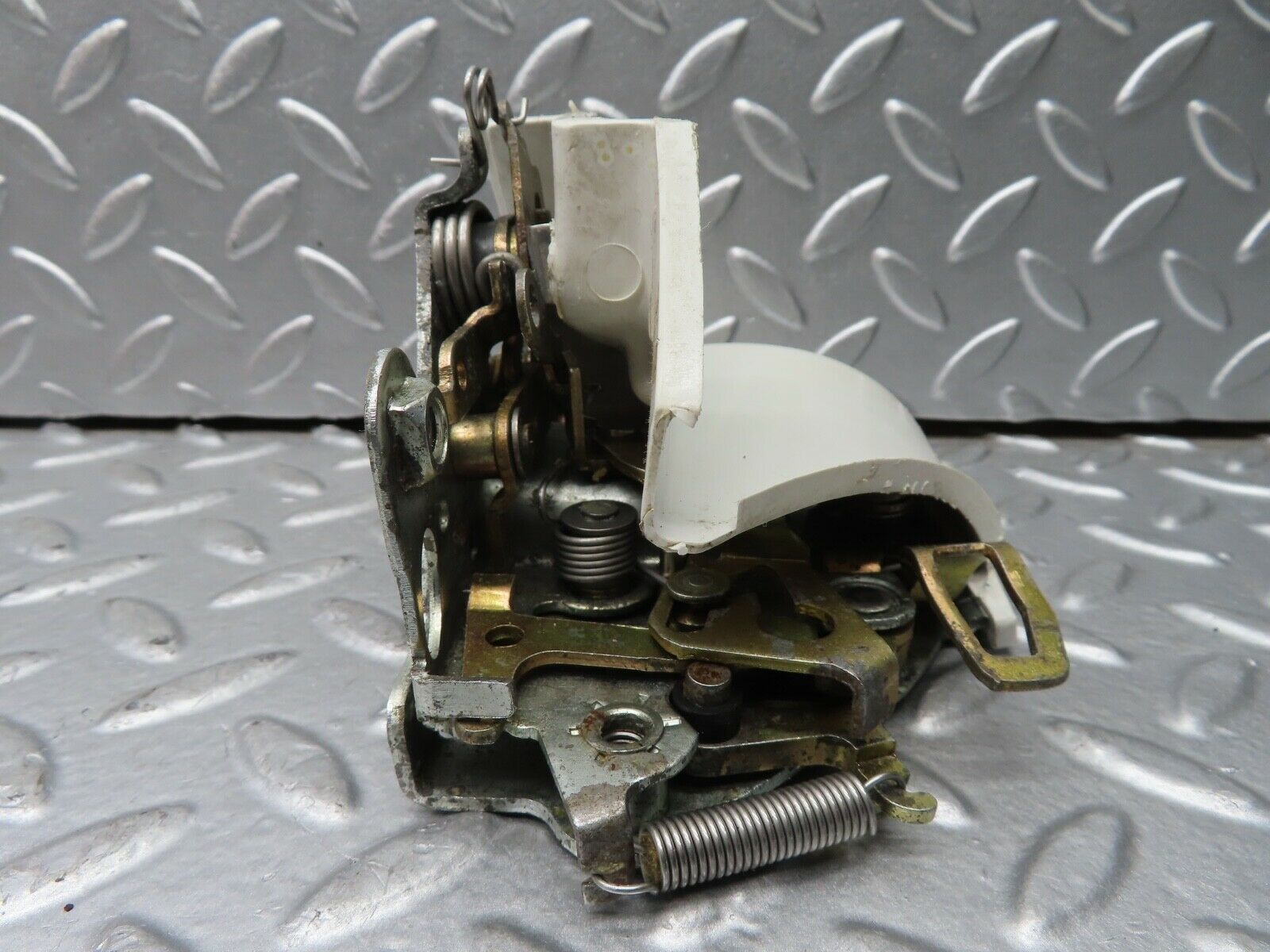 21645 Mercedes-Benz W126 300SE Rear Left Door Lock Mechanism 1237330108