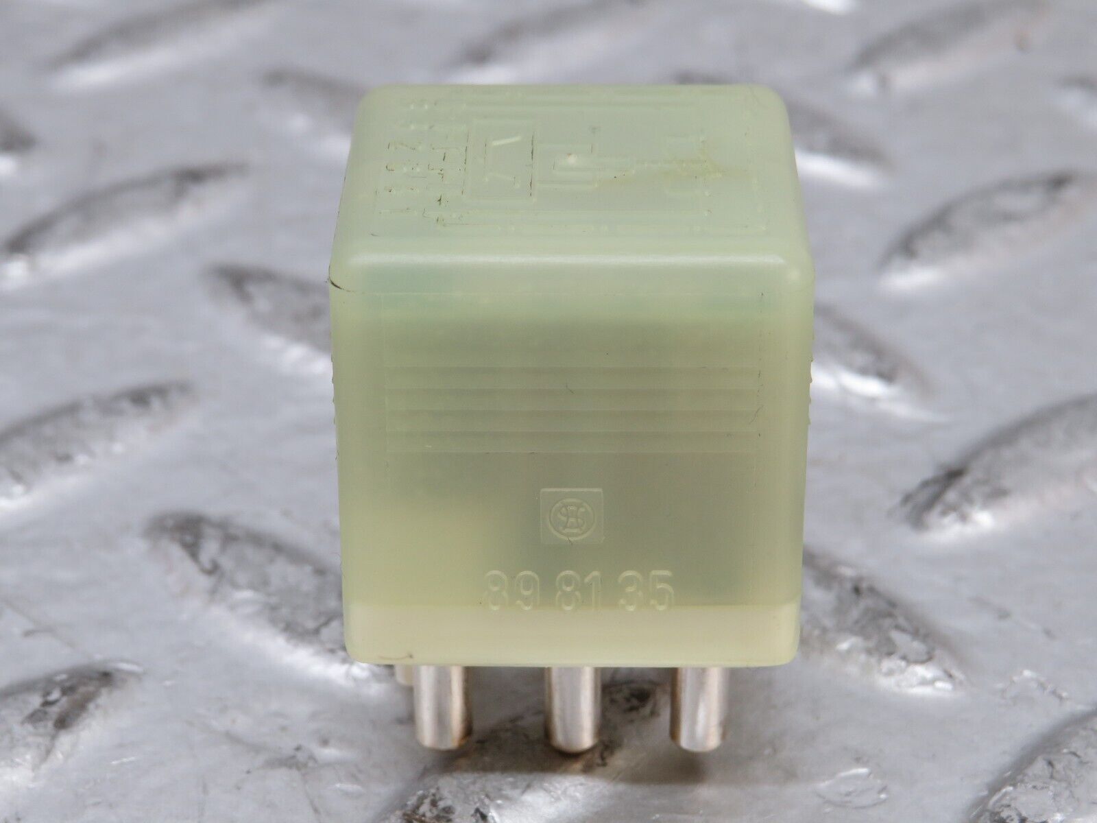 26520 Mercedes-Benz C124 220CE Coupe Door Window Control Relay 0015427819