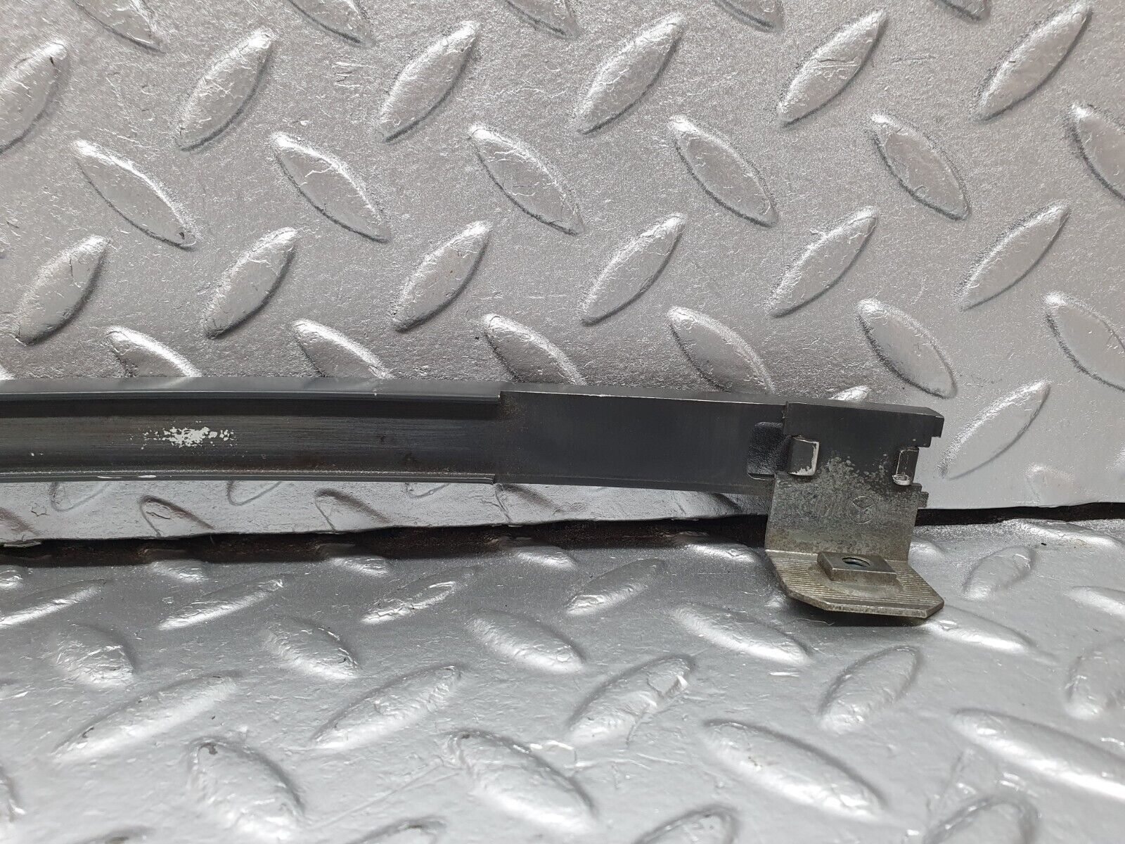 41419 Mercedes-Benz W124 200E Rear Right Door Window Channel