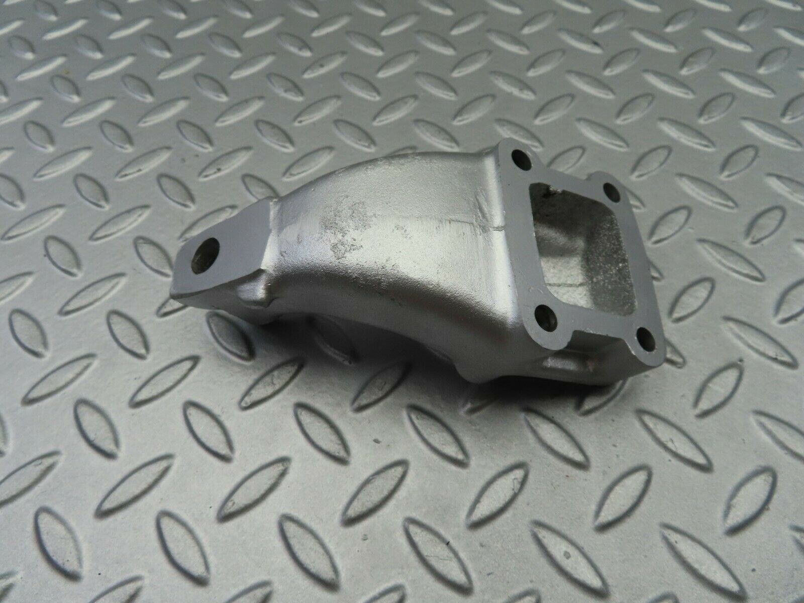 7063 Mercedes-Benz C107 350SLC Coupe Engine Mount Bracket Left Side 1162232204