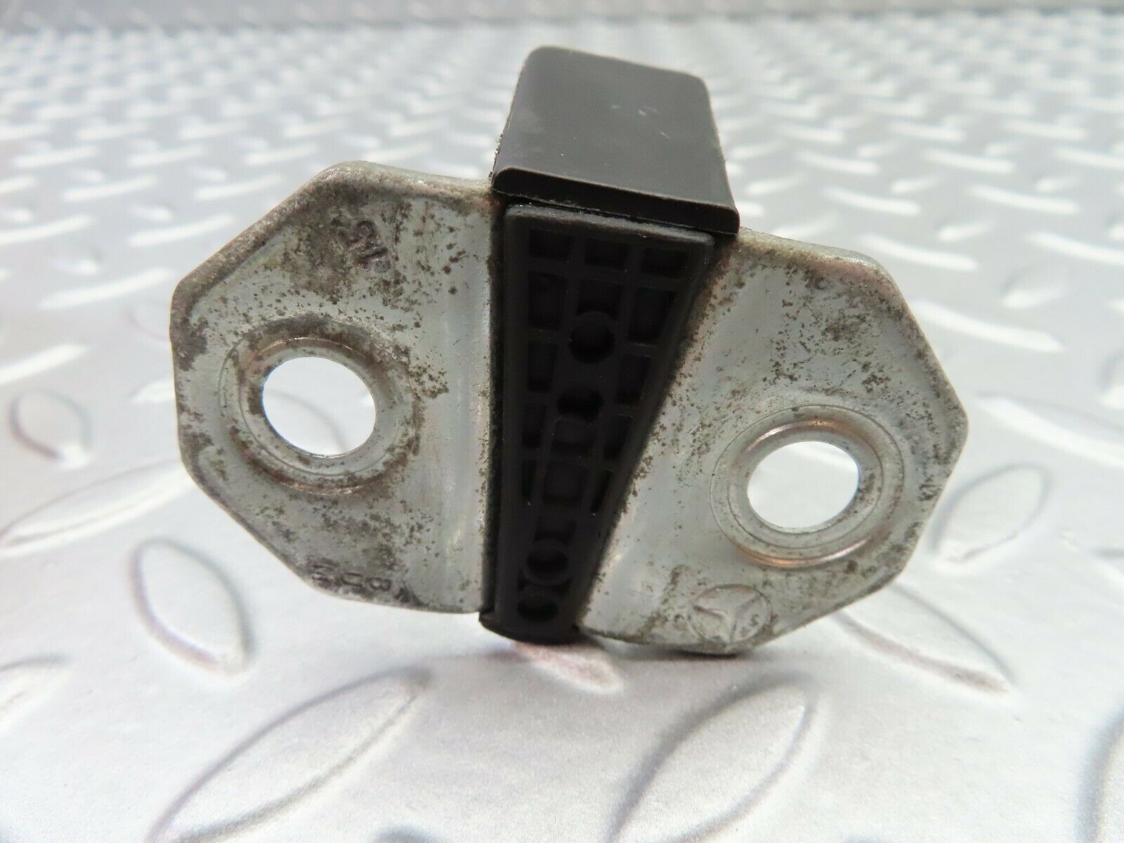 6757 Mercedes-Benz S124 E220 Wagon Door Lock Latch