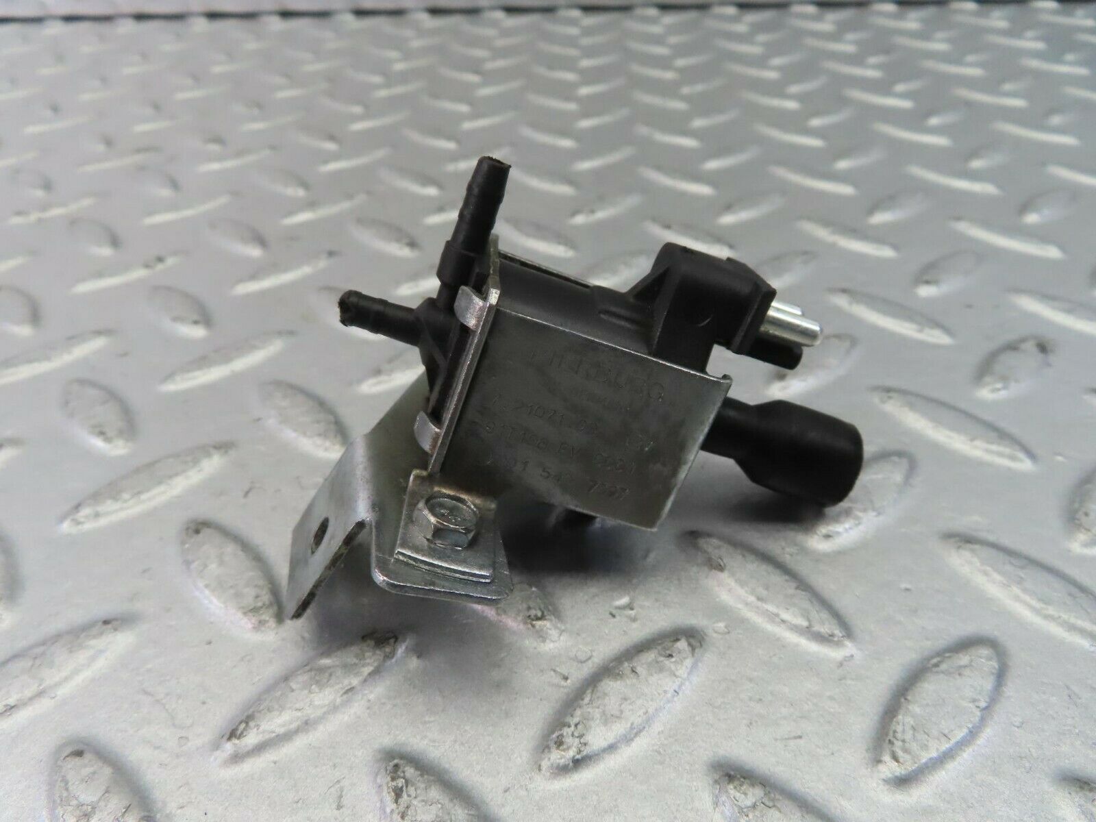 10393 Mercedes-Benz W201 190E Vacuum Control Valve Pierburg 0015407097