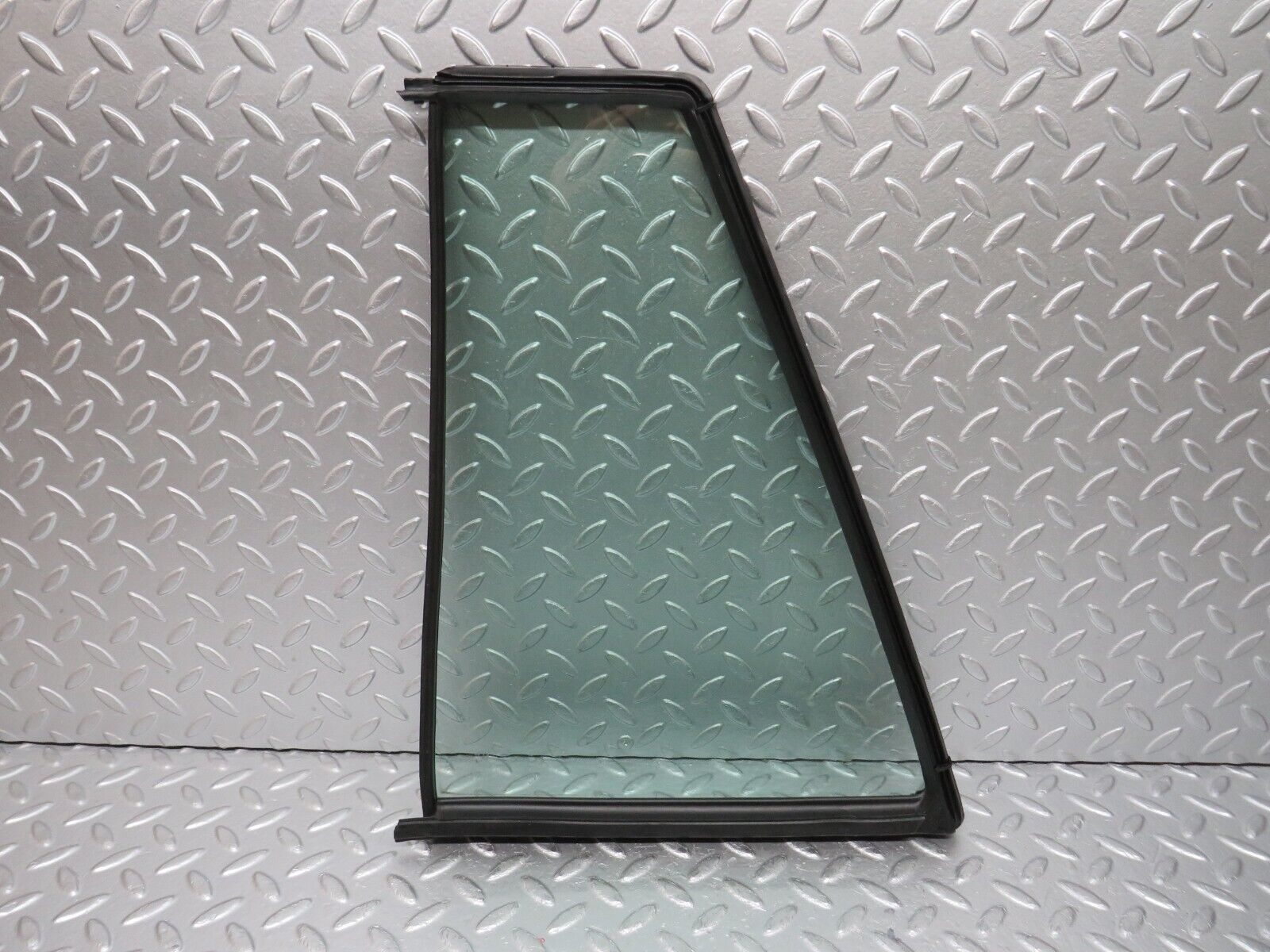 33139 Mercedes-Benz S124 Rear Left Door Quarter Window Glass 1247350824