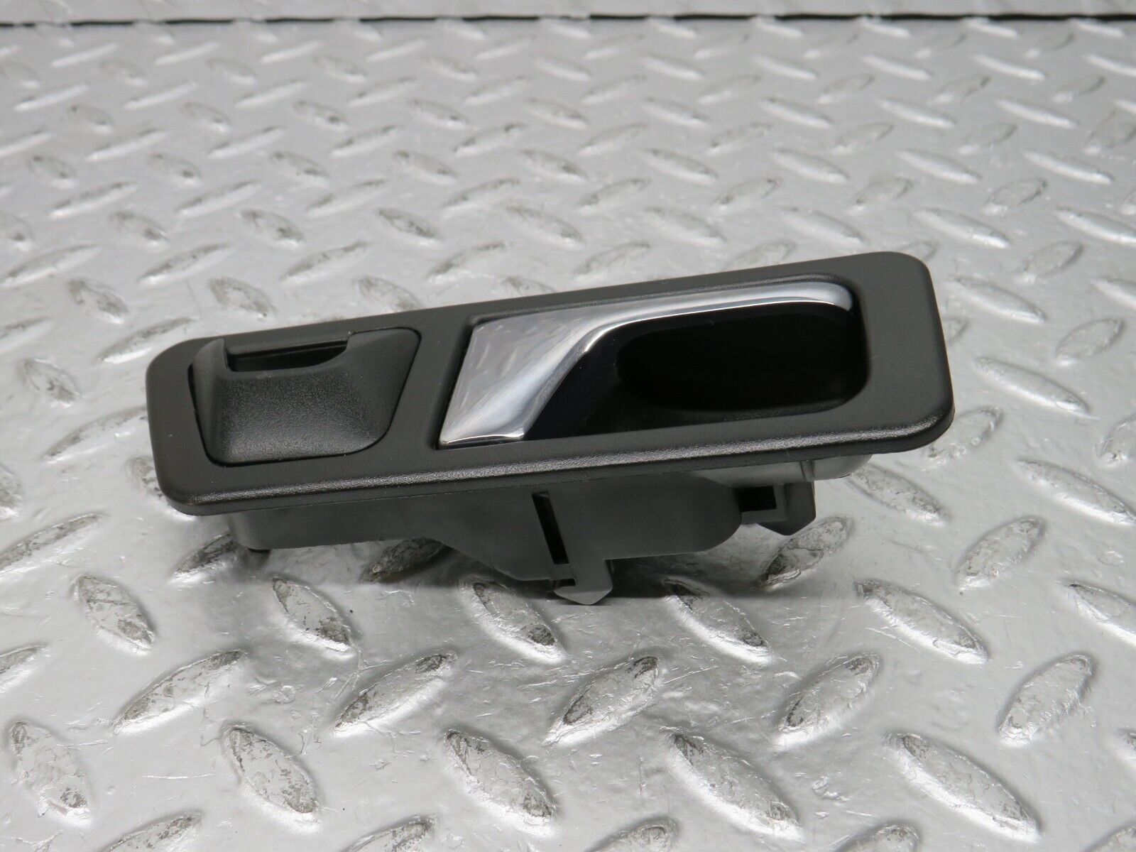 31633 Mercedes-Benz W201 190LE 1.8L Right Interior Door Handle 2017660264