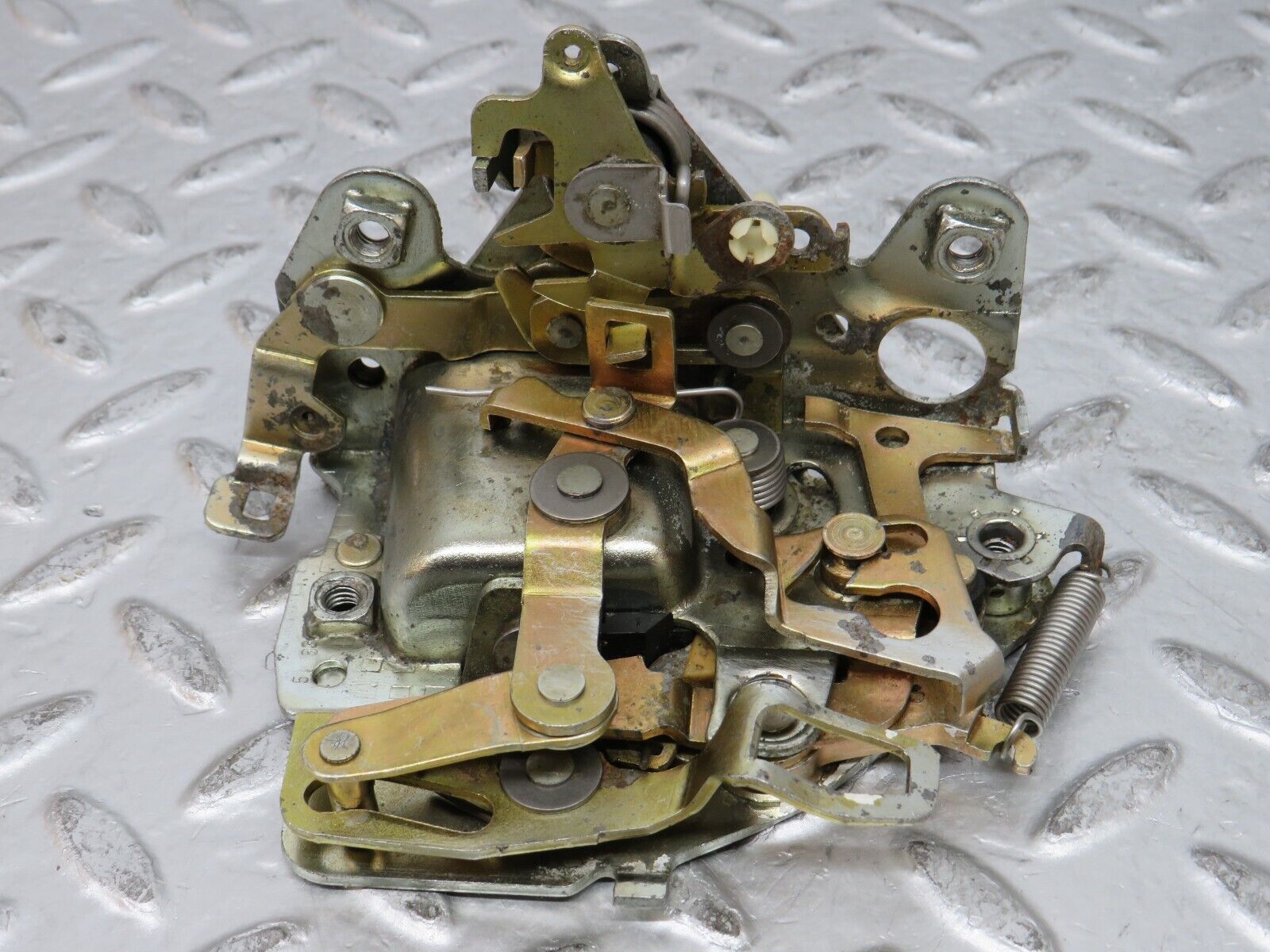 27014 Mercedes-Benz W123 240D Rear Right Door Lock Mechanism