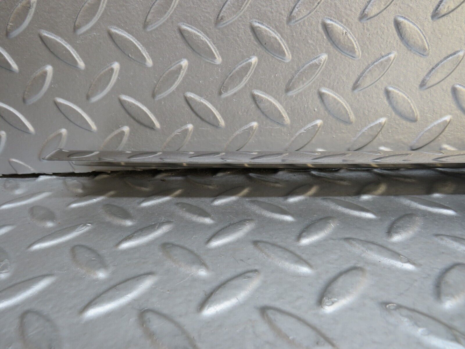 37383 Mercedes-Benz W109 300SEL Front Left Door Sill Chrome