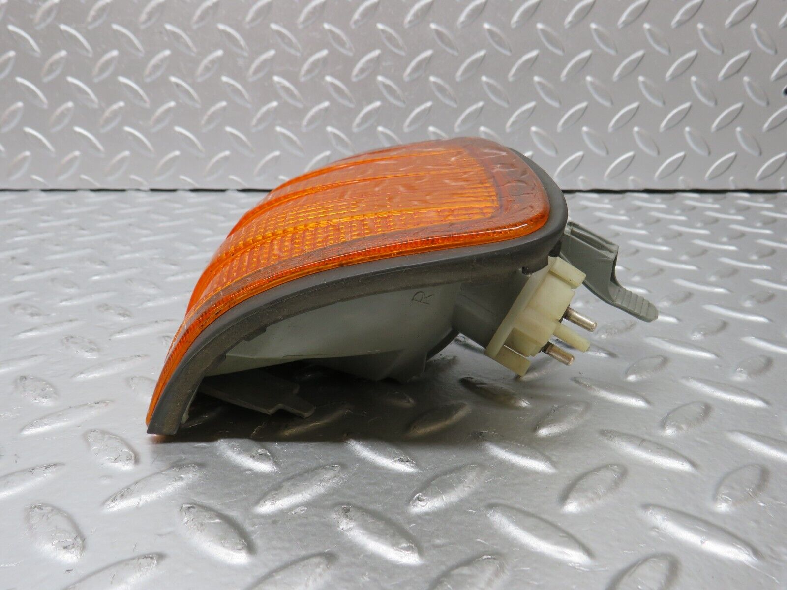 31273 Mercedes-Benz S124 220TE Wagon Front Right Indicator Light Bosch 42700R6