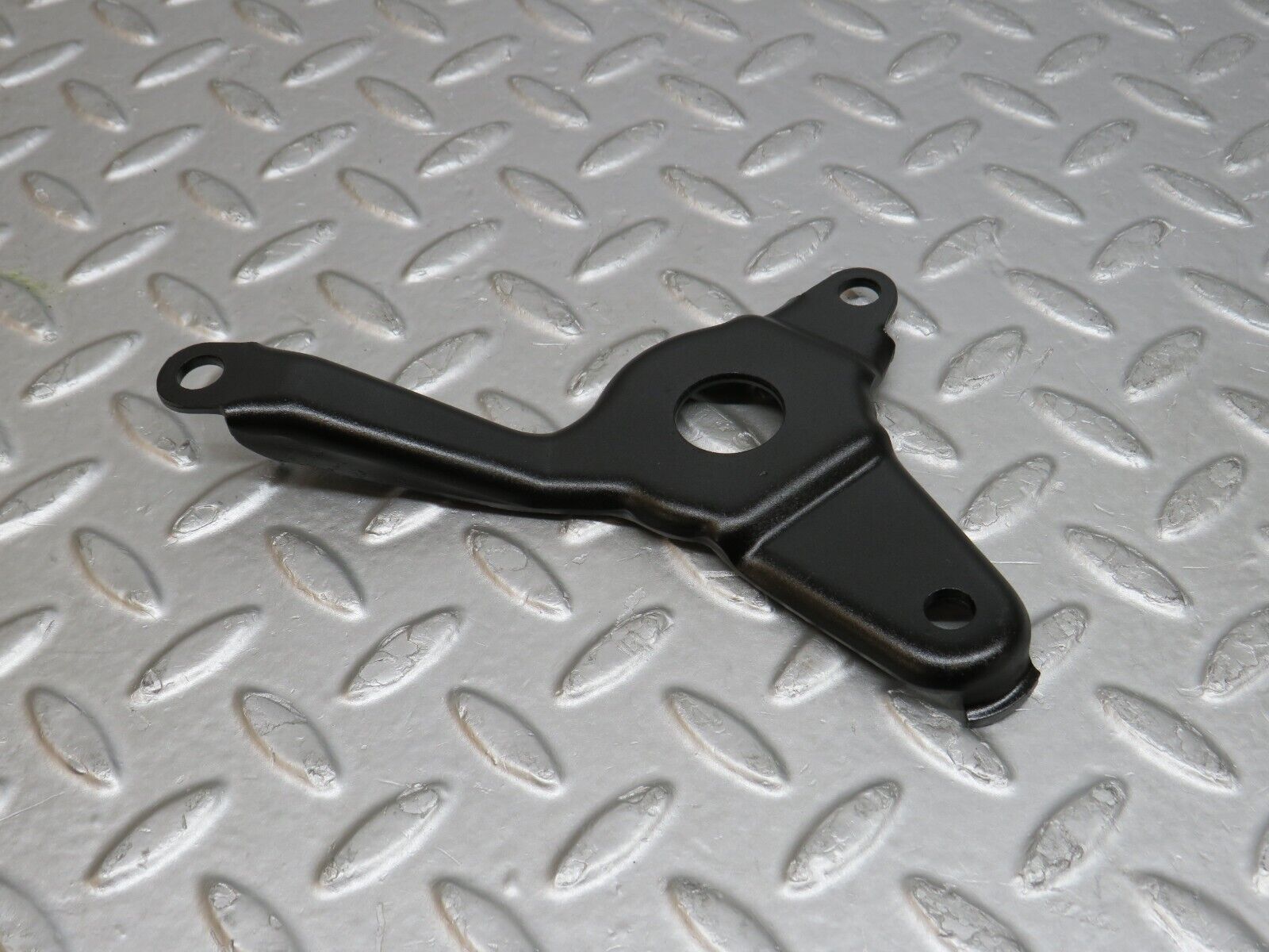 38114 Mercedes-Benz A124 320E Belt Tensioner Strut Bracket 1042020040