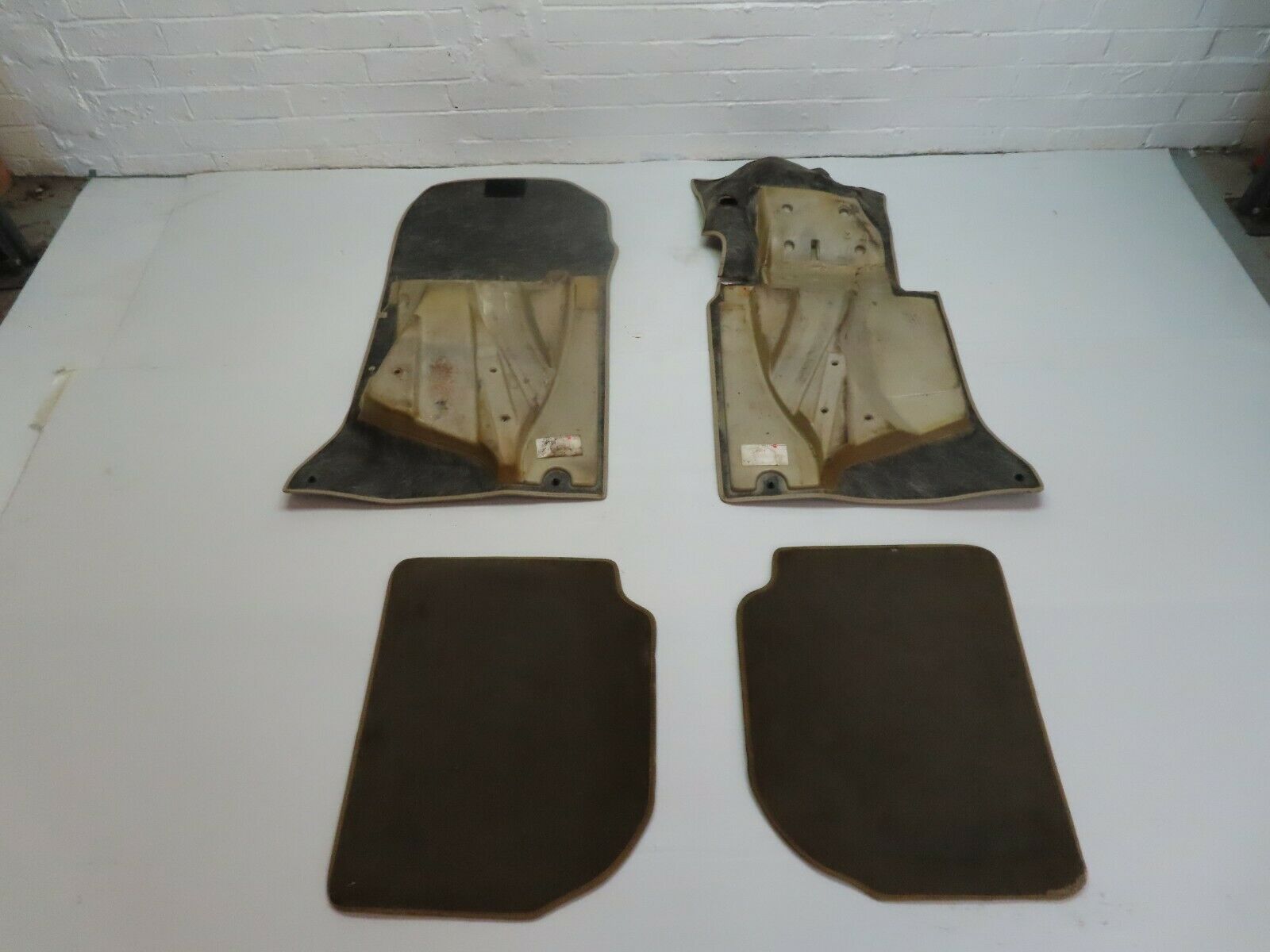 5456 Mercedes-Benz W124 230E Floor Carpet Beige