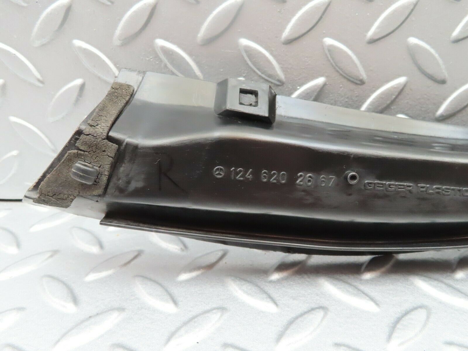 5393 Mercedes-Benz W124 230E Fairing Front Panel Cover Right 1246202667