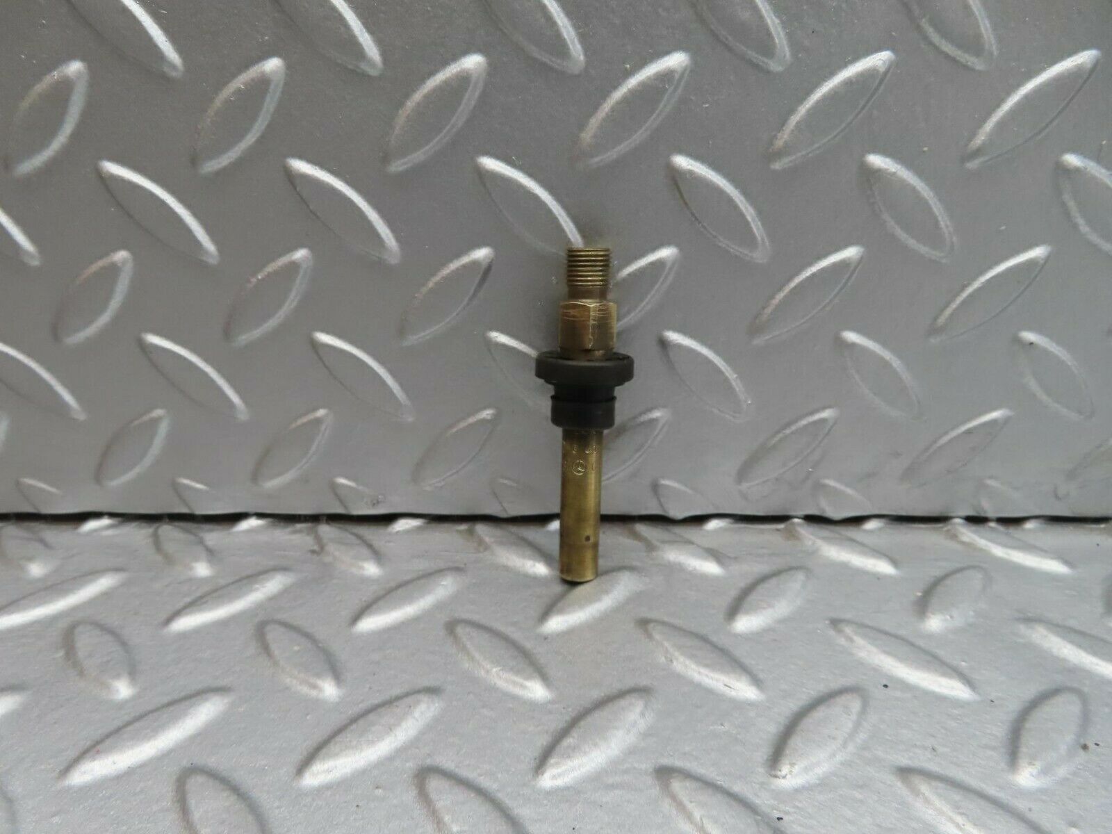 12171 Mercedes-Benz R129 300SL Coupe Fuel Injector 0437502054