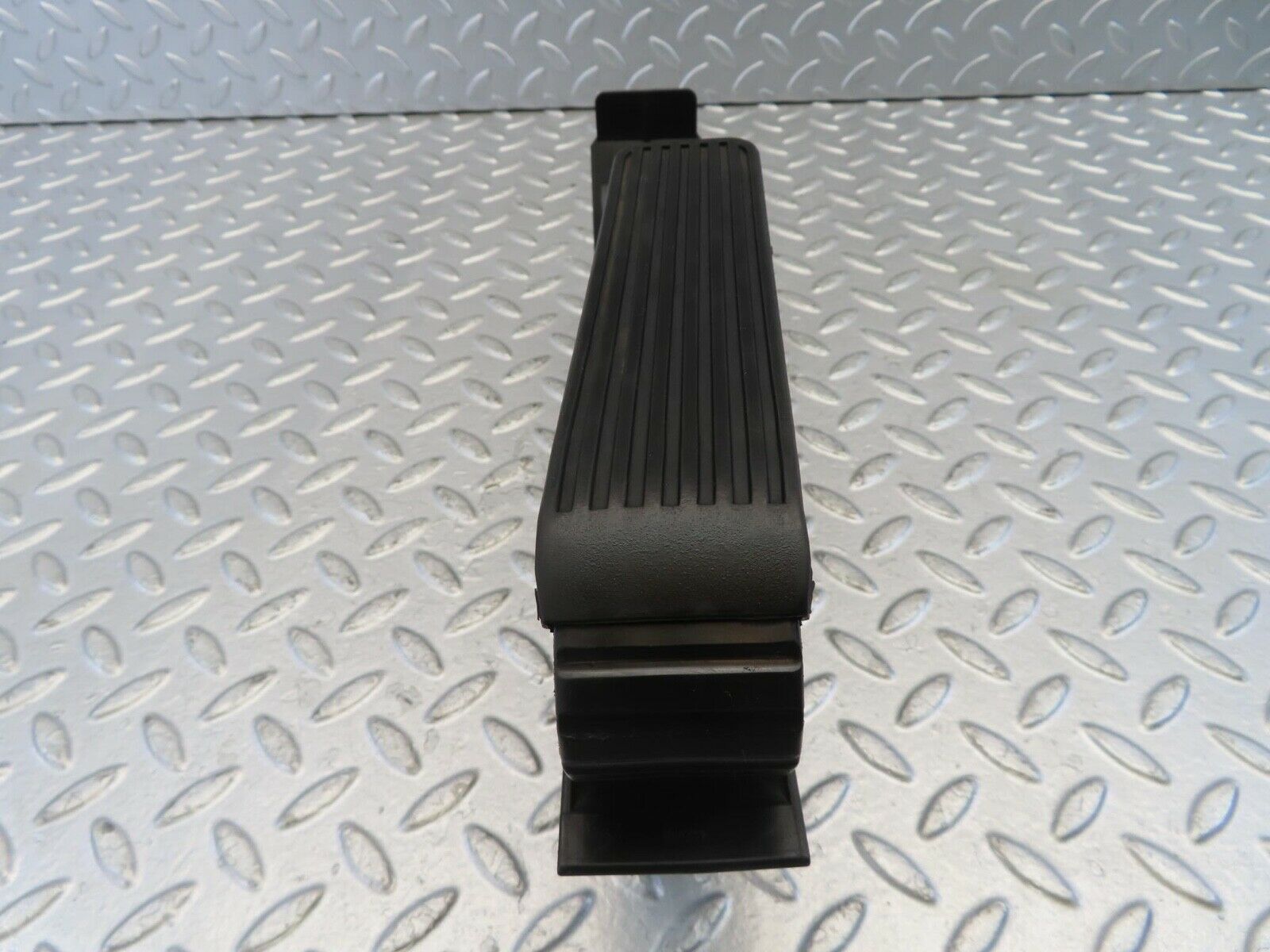 11100 Mercedes-Benz W221 S320 Throttle Accelerator Pedal 2203000104