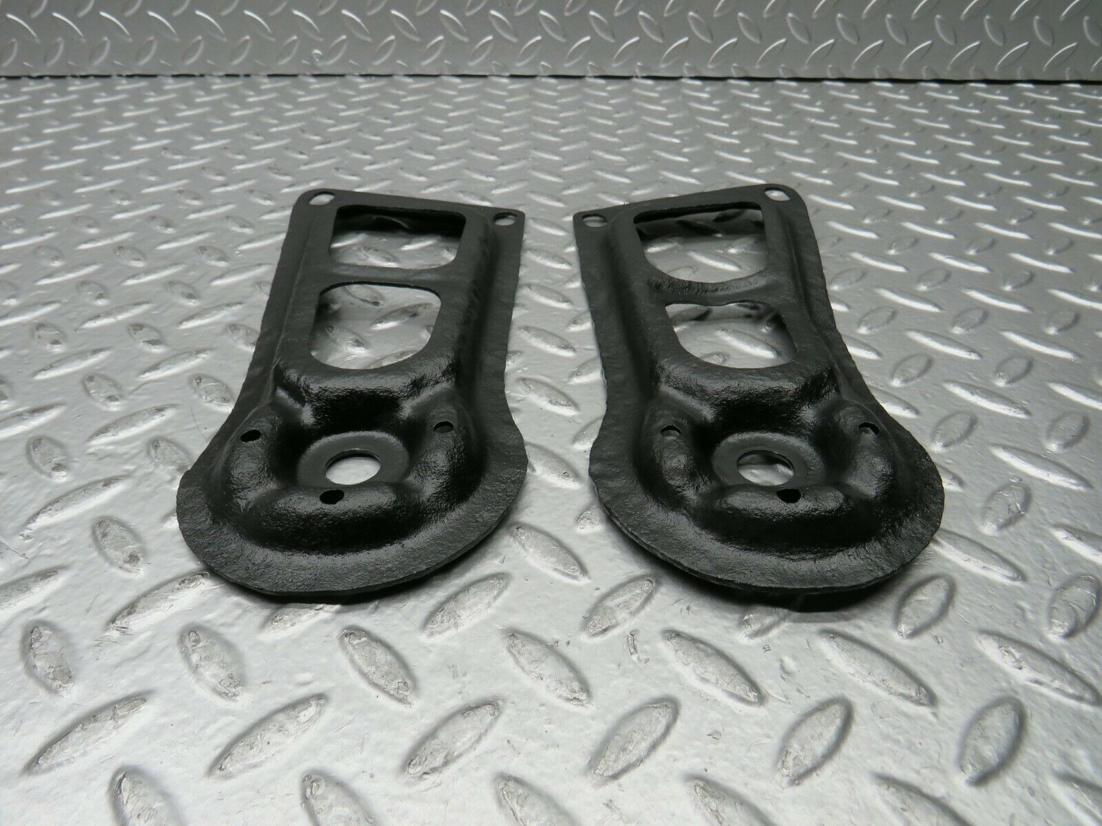 23059 Mercedes-Benz C123 230CE Coupe Rear Suspension Axle Mounting Bracket