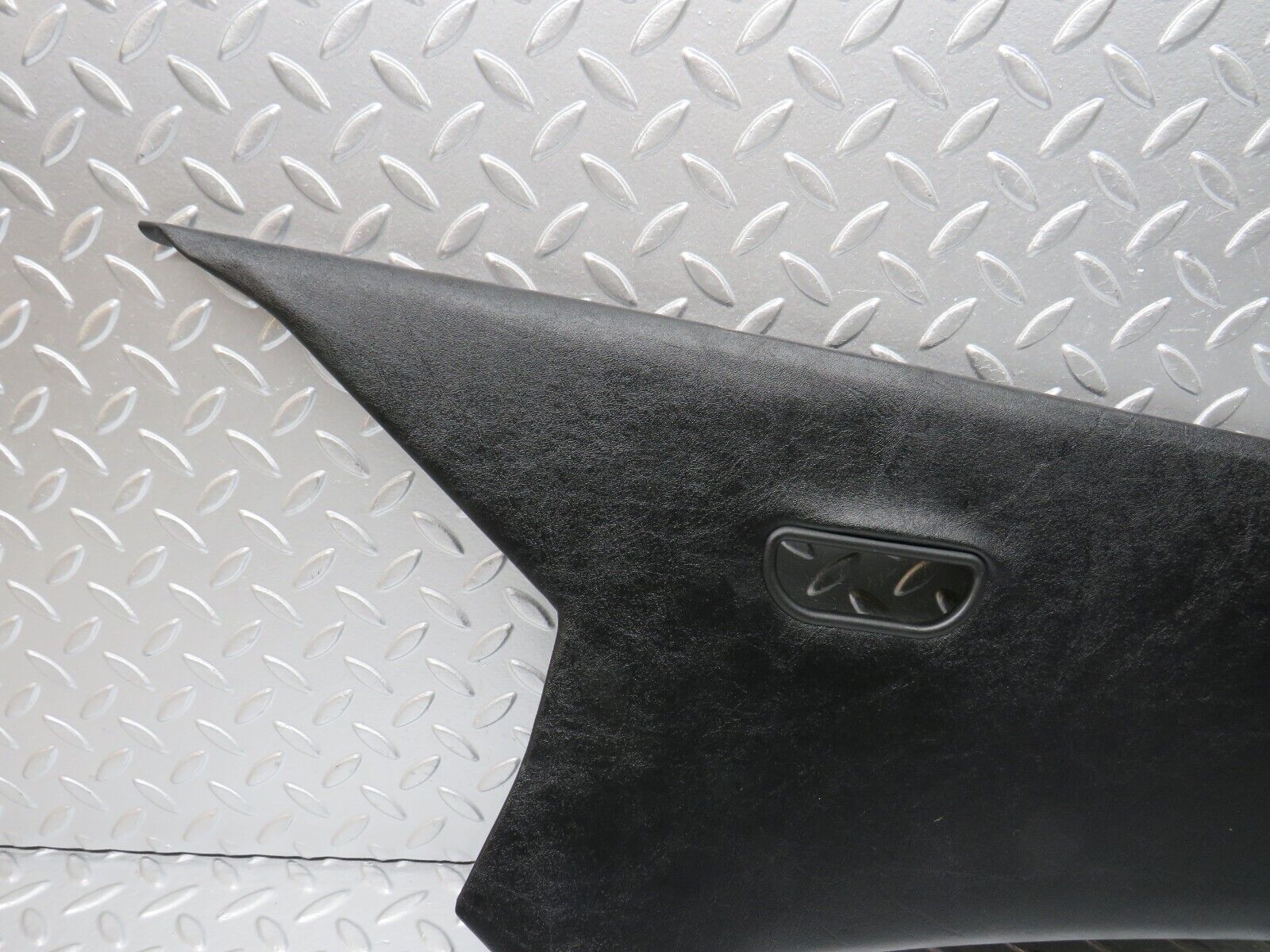 31568 Mercedes-Benz W201 190LE 1.8L C Pillar Cover Trim Left Black 2016950144