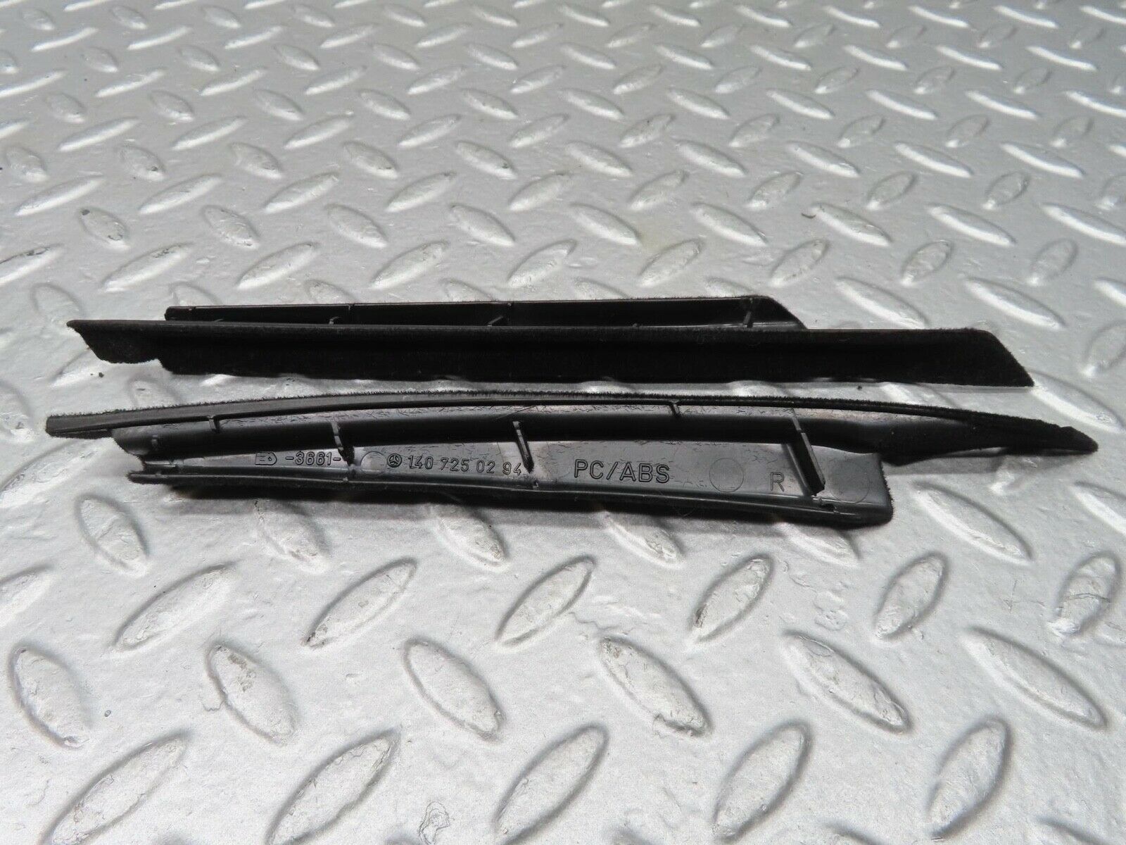 14888 Mercedes-Benz W140 S320 Front Door Window Trim Pair 1407250194