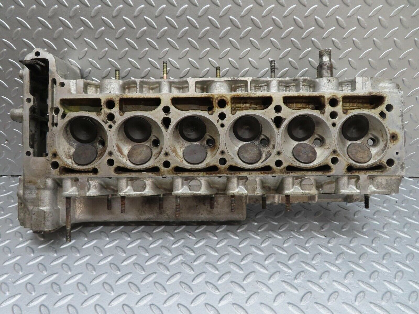 16072 Mercedes-Benz W123 280E Cylinder Head 1100161901