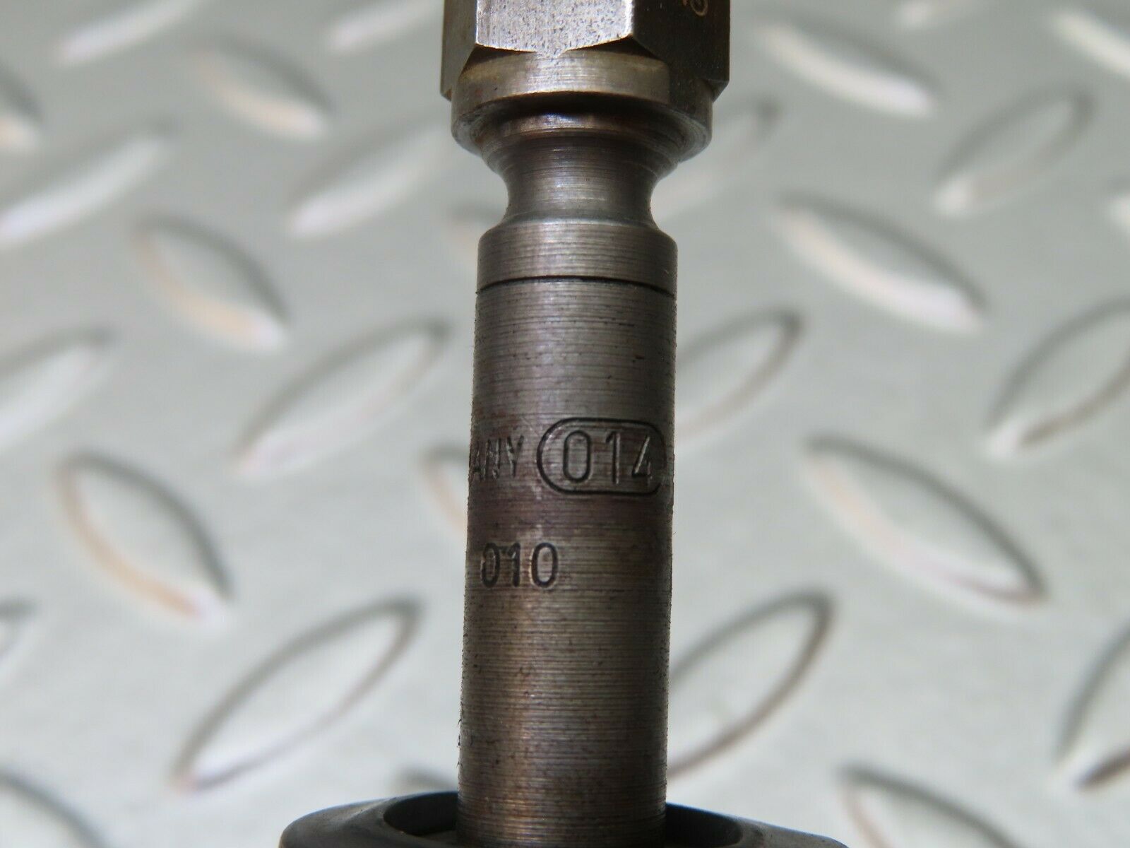 4424 Mercedes-Benz W123 230E Fuel Injector Bosch 0437502010