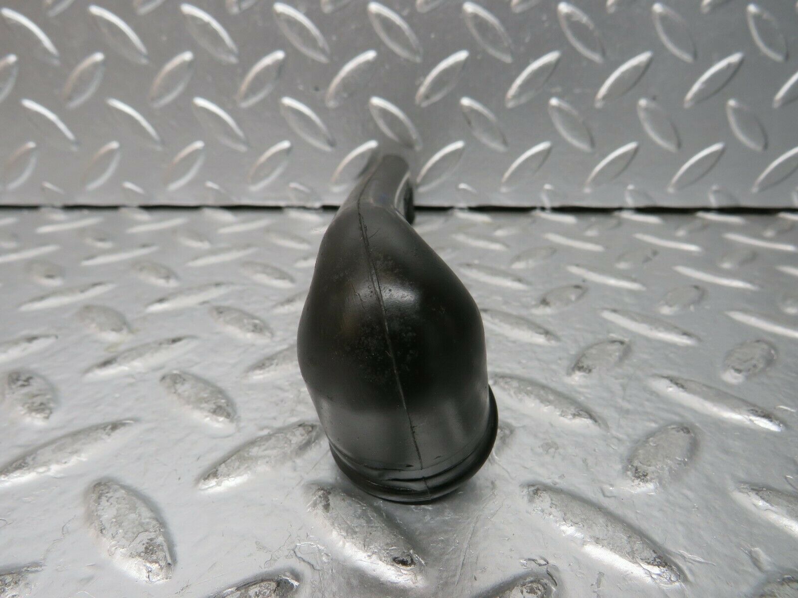 23340 Mercedes-Benz W116 350SE Crankcase Breather Hose 1160940591