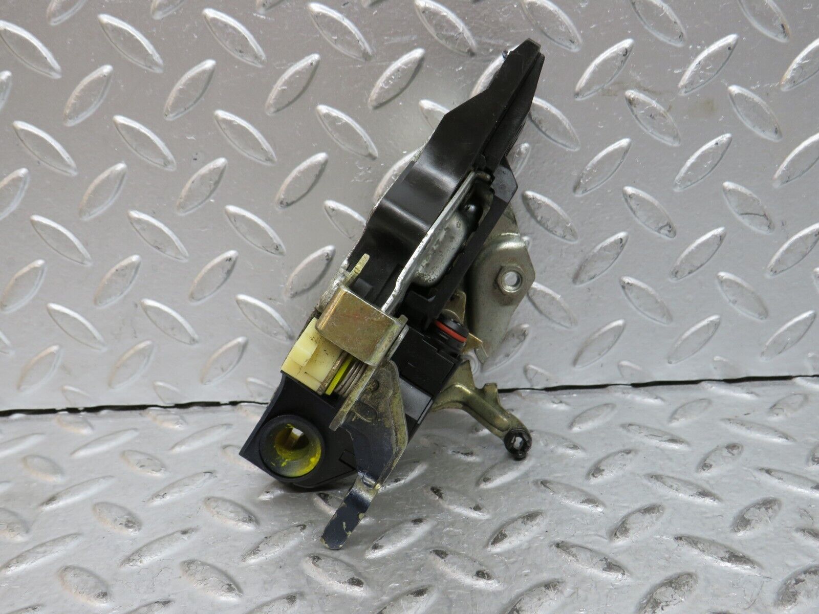 29049 Mercedes-Benz C124 320CE Coupe Left Door Lock Mechanism 1248213551