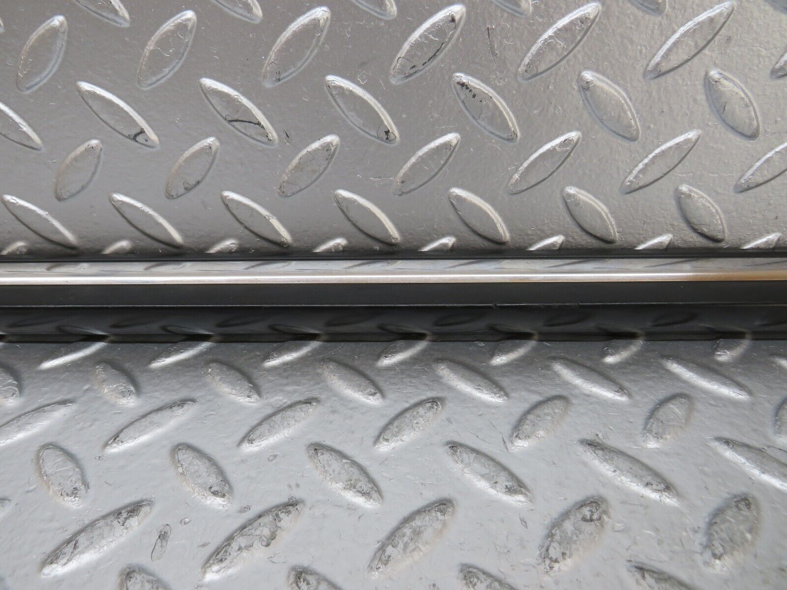 26079 Mercedes-Benz W116 450SE Rear Left Door Centre Moulding Trim