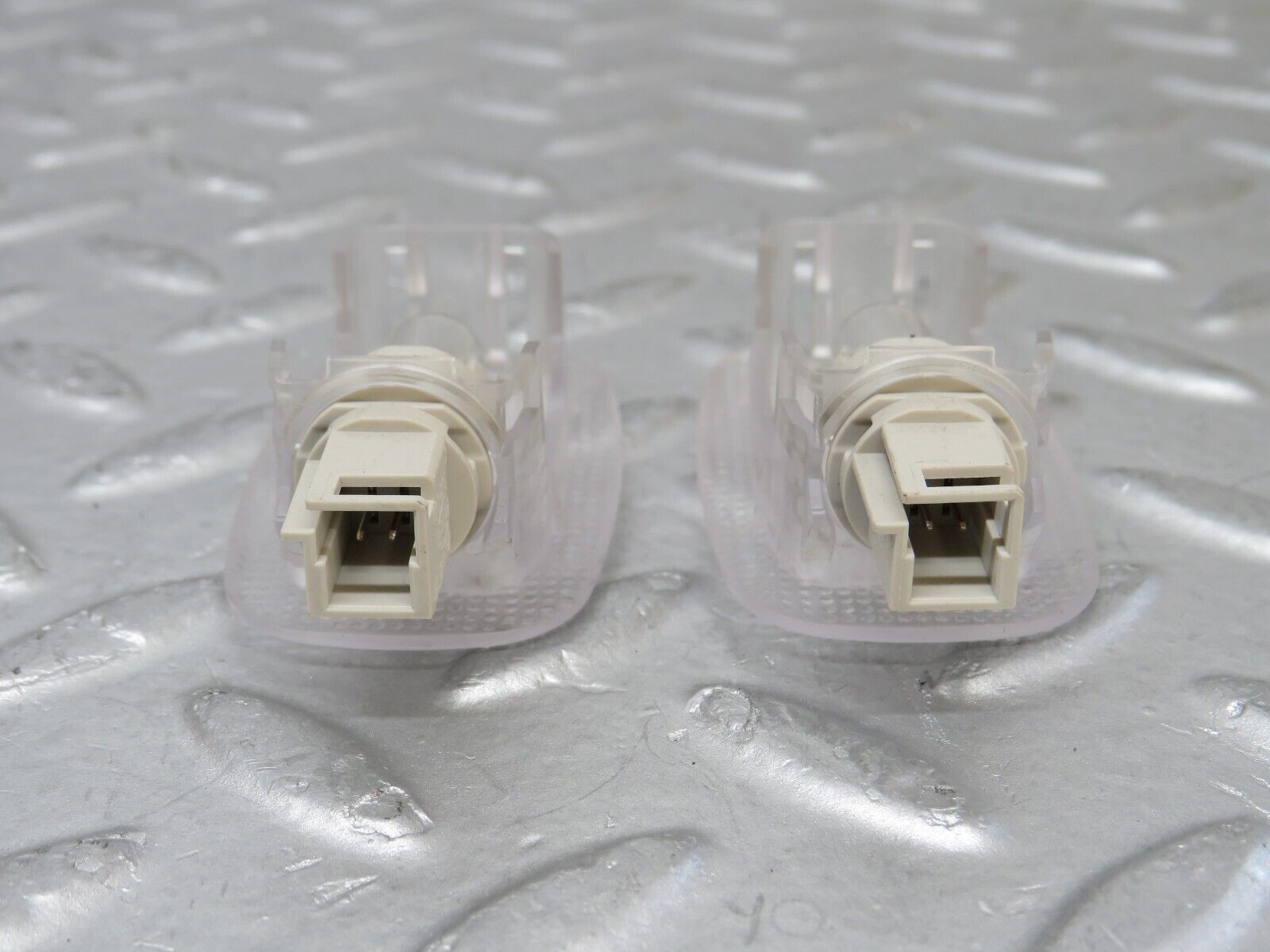 35134 Mercedes-Benz W221 Dome Light 2x 2218200401