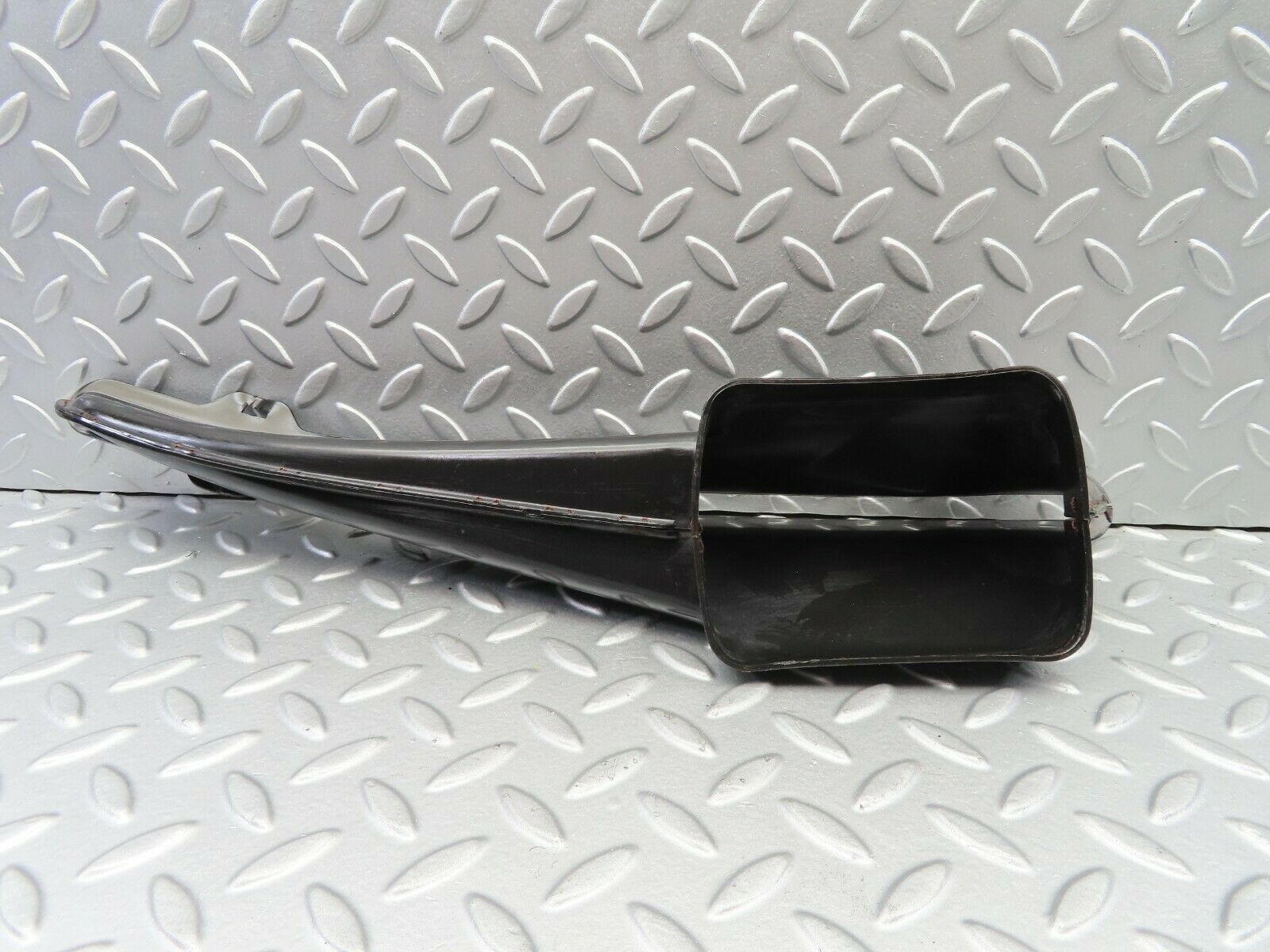 6931 Mercedes-Benz C107 350SLC Coupe Dashboard Air Vent Left Side