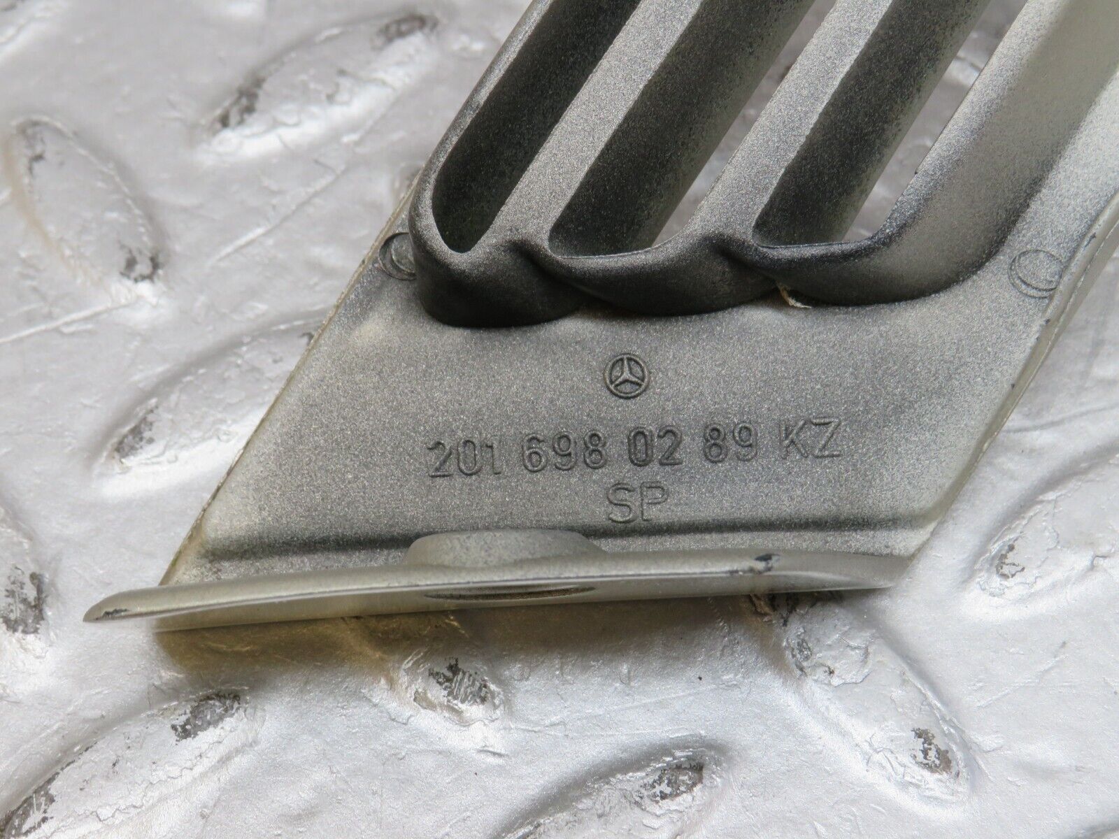 36499 Mercedes-Benz W201 190E 2.0L C Pillar Exterior Cover Right Side 2016980289