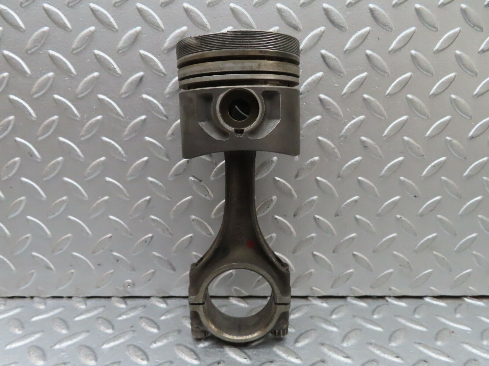 19197 Mercedes-Benz W123 300D Piston With Connecting Rod 91.48 mm