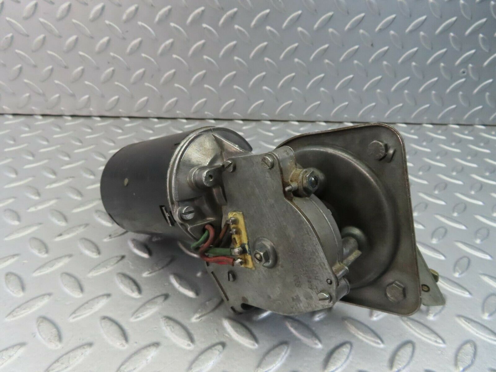 8937 Mercedes-Benz W115 Wiper Motor Bosch 0390341068