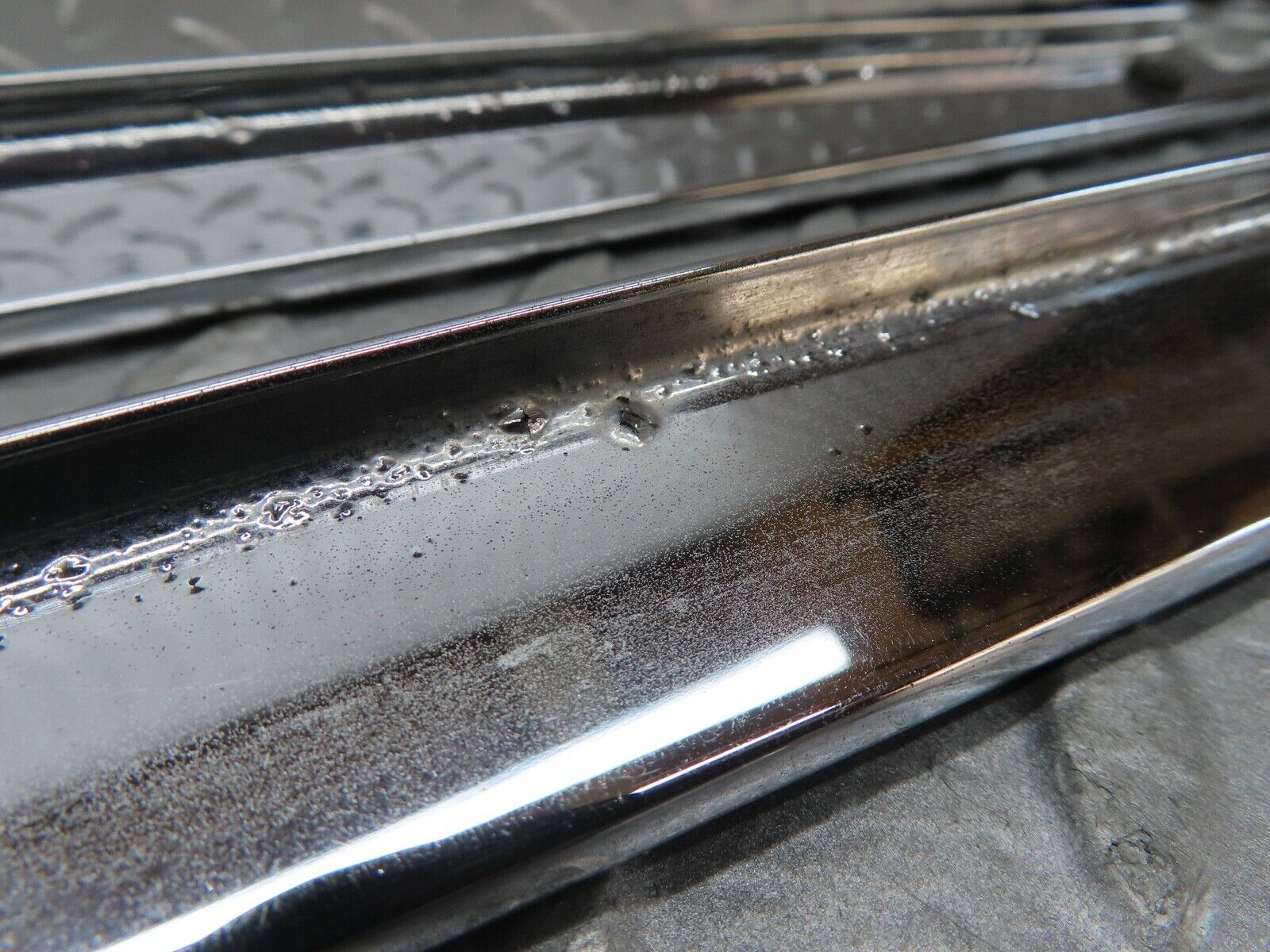 17618 Mercedes-Benz W116 450SEL Trunk Lid Chrome Moulding Trim Pair