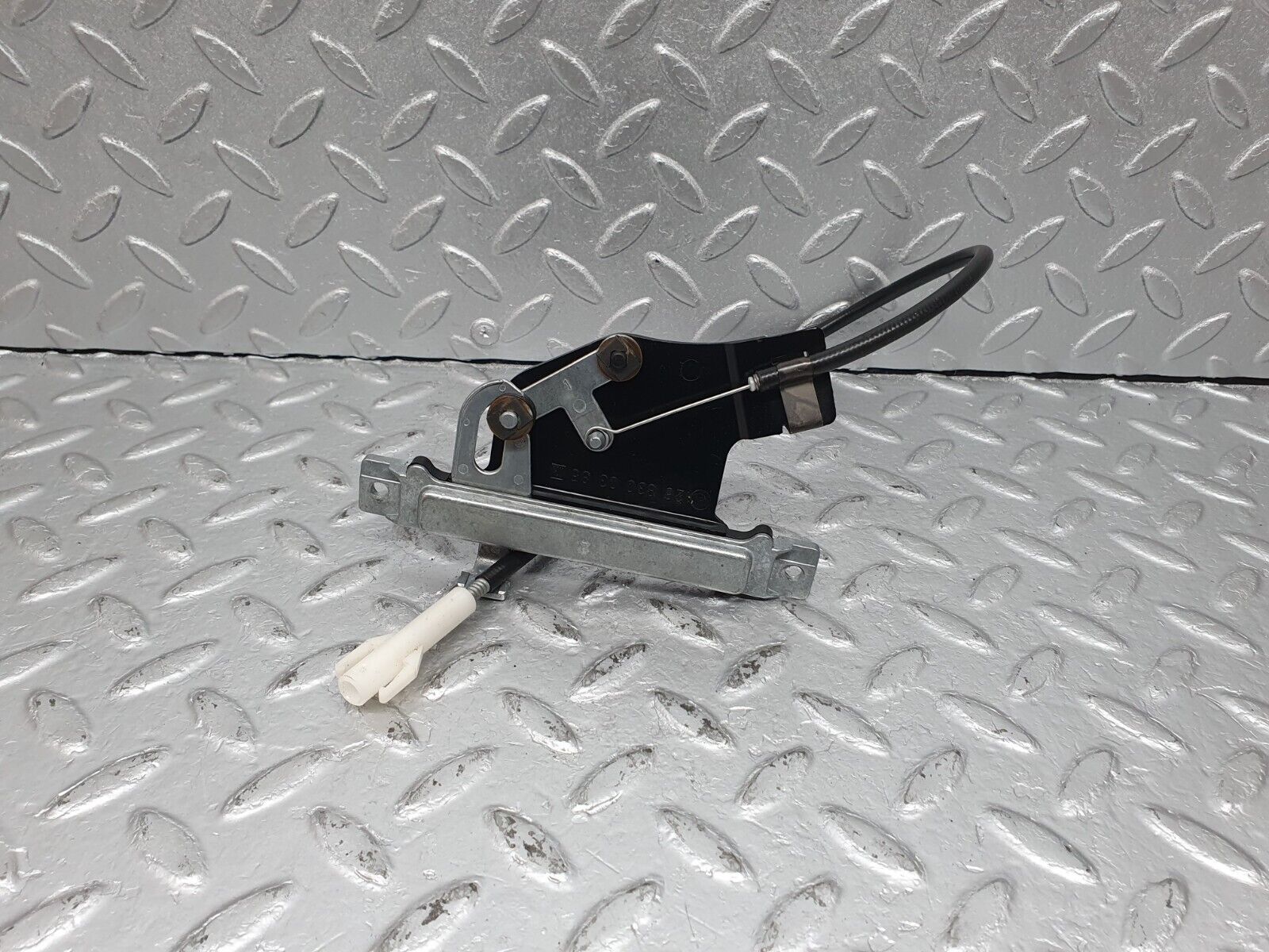 41109 Mercedes-Benz W126 300SE Rear Heater Regulator 1268300385 12683017310689