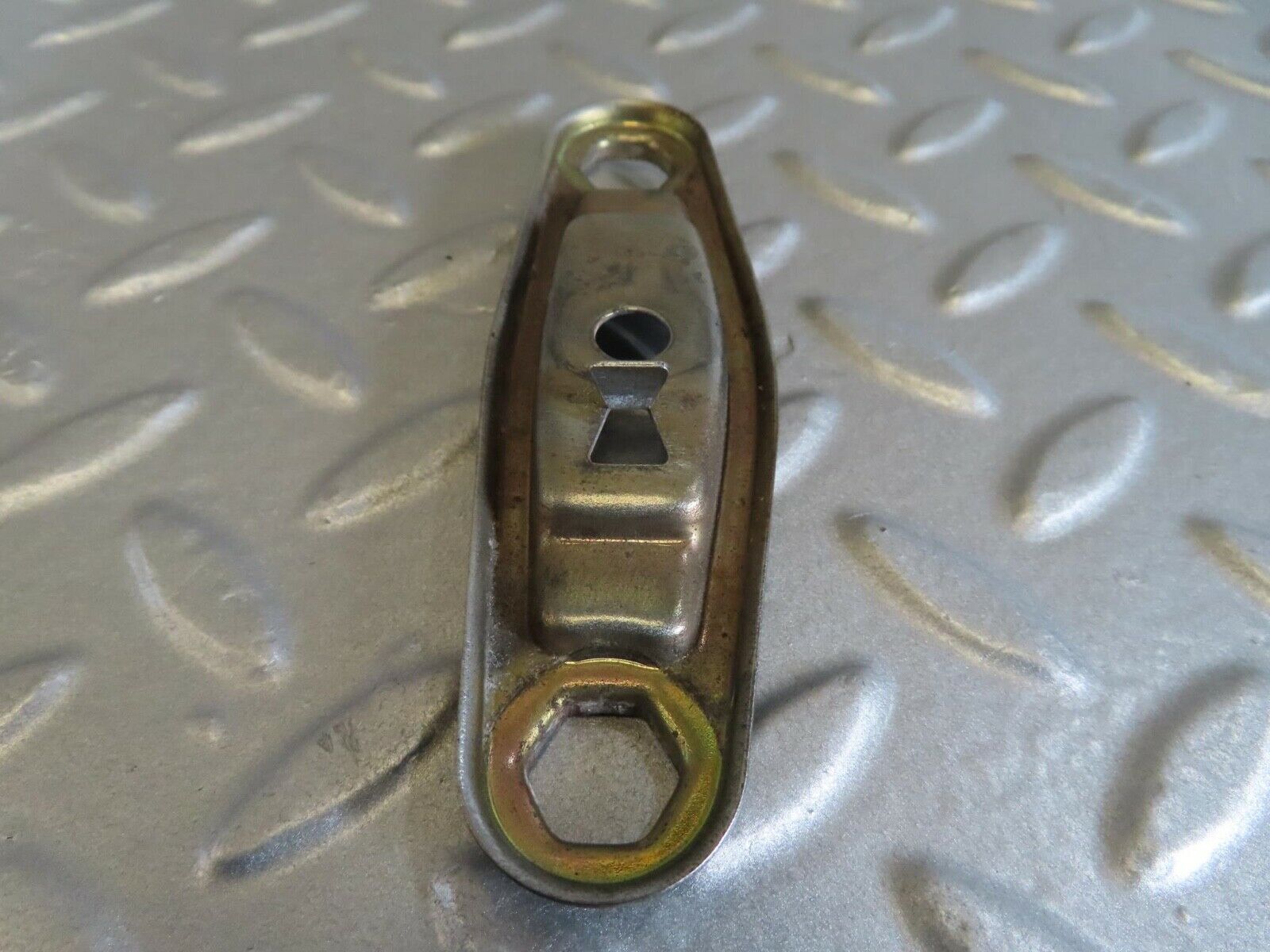 14037 Mercedes-Benz C107 280SLC Fuel Injector Bracket