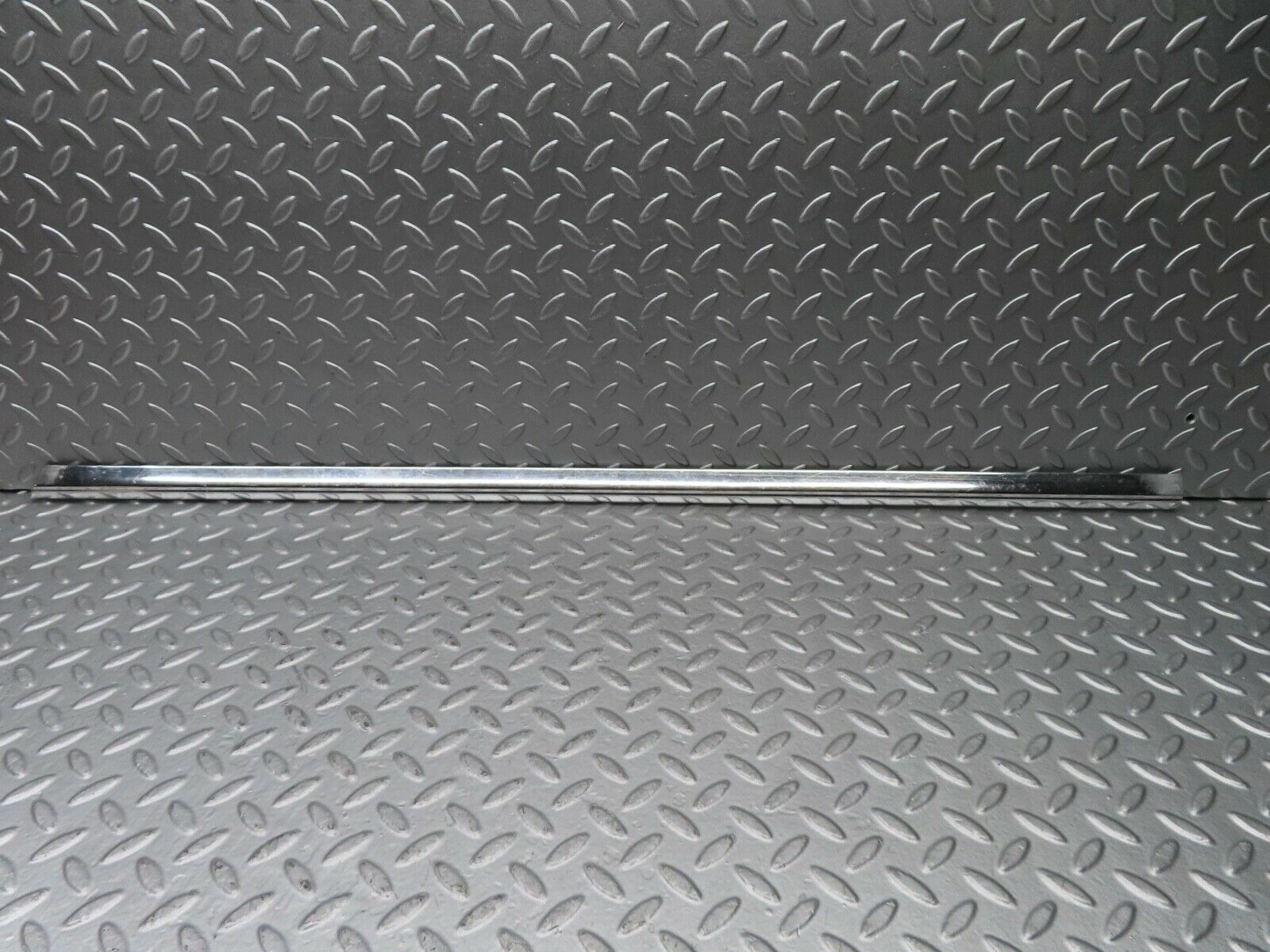 20957 Mercedes-Benz W114 250CE Coupe Left Door Chrome Moulding Trim