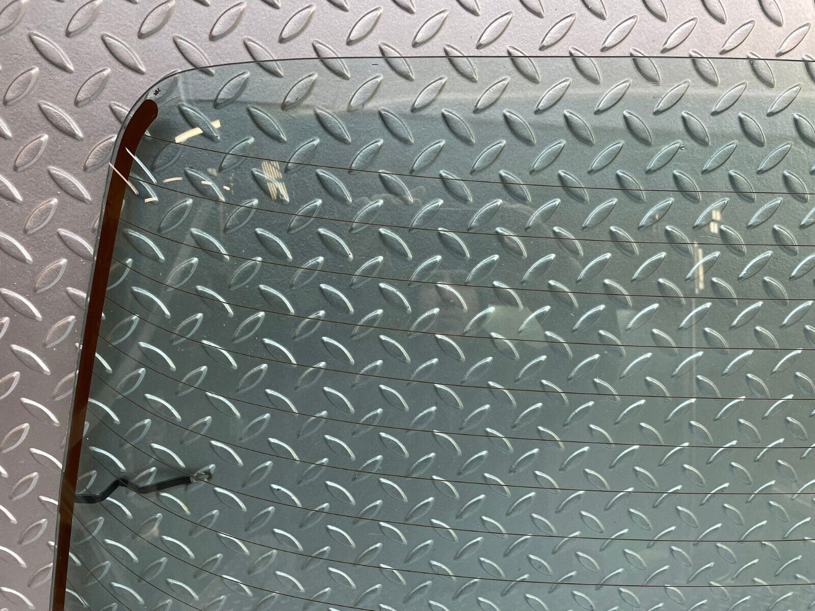 31924 Mercedes-Benz W123 230E Rear Heated Windscreen Glass