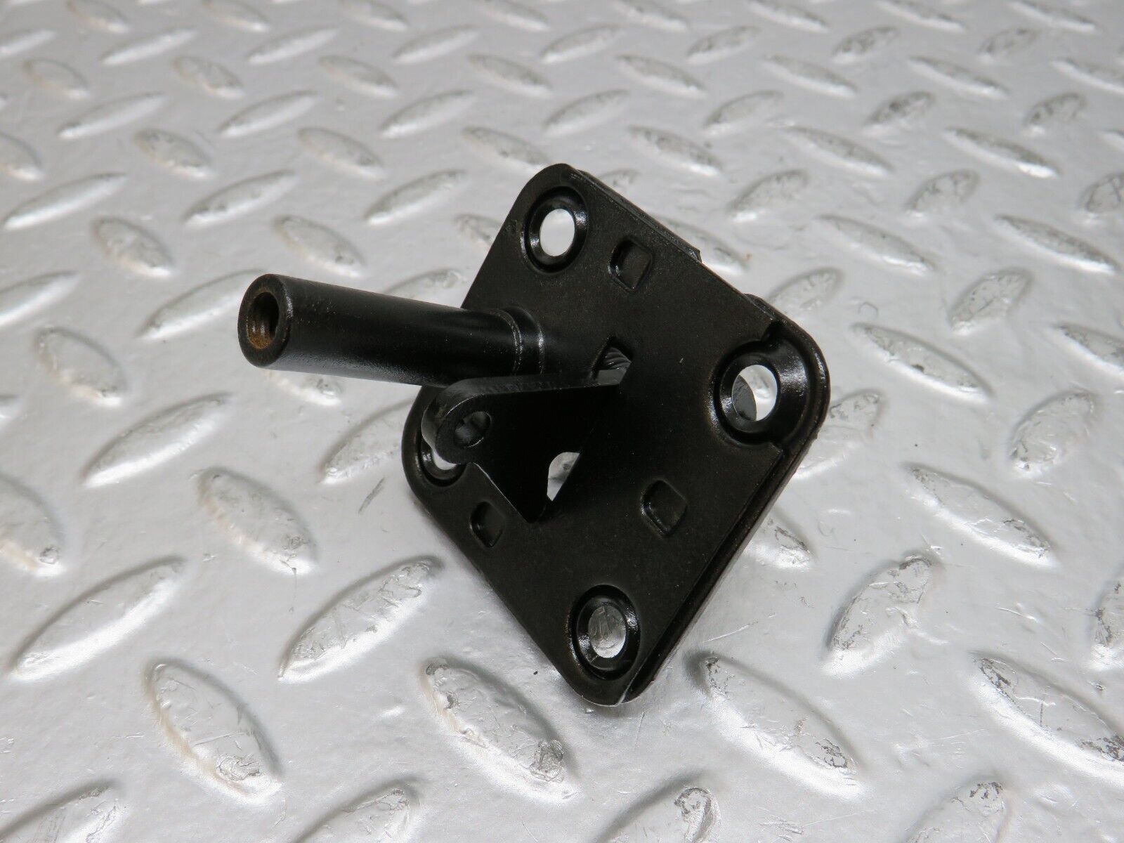 25418 Mercedes-Benz W123 200 Bonnet Lock Catch