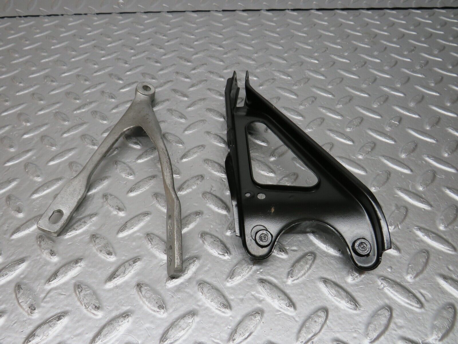 31737 Mercedes-Benz W201 190LE 1.8L Steering Column Bracket