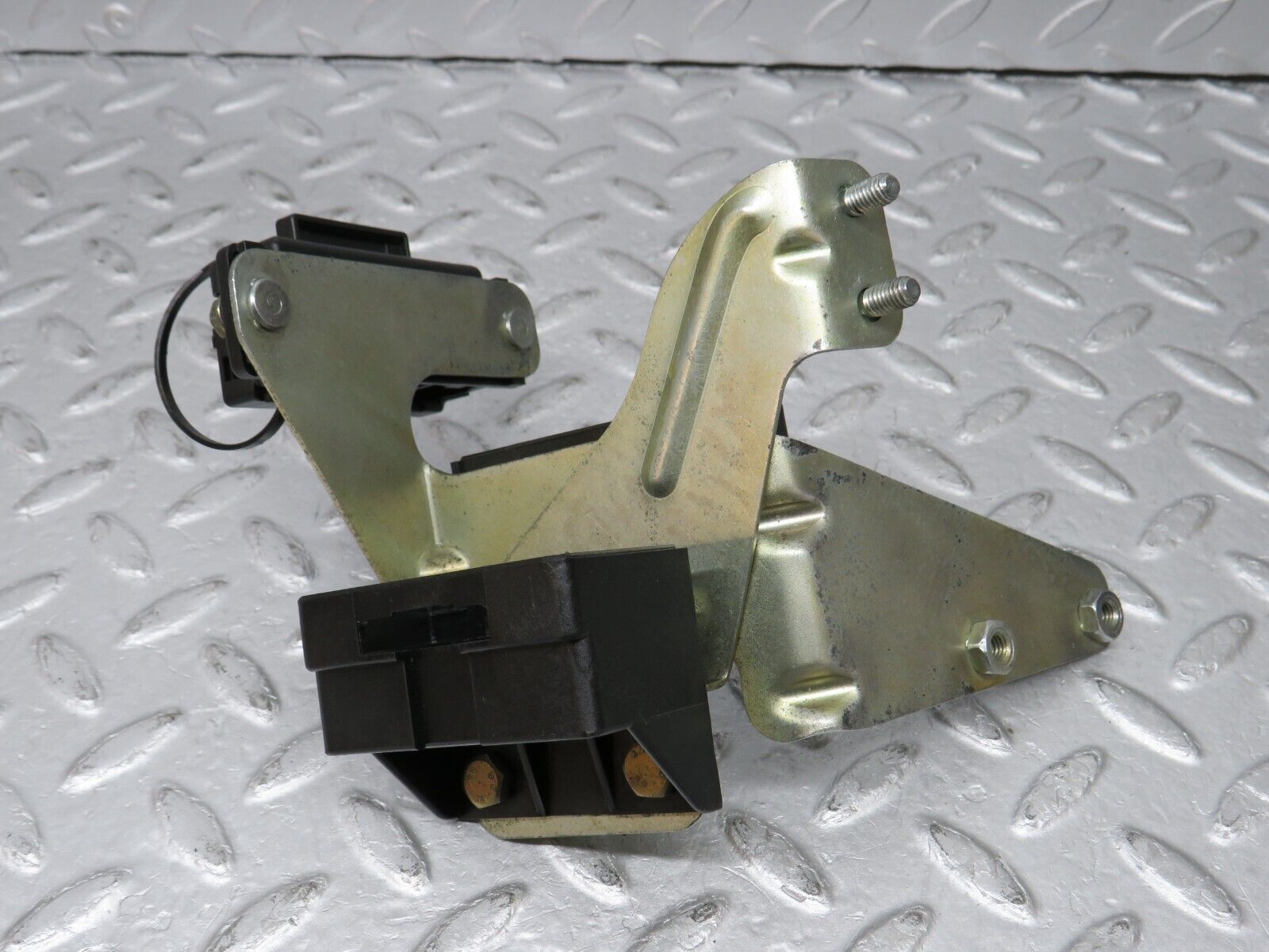 36186 Mercedes-Benz W126 420SE Diagnostic Connector With Bracket 1265459740