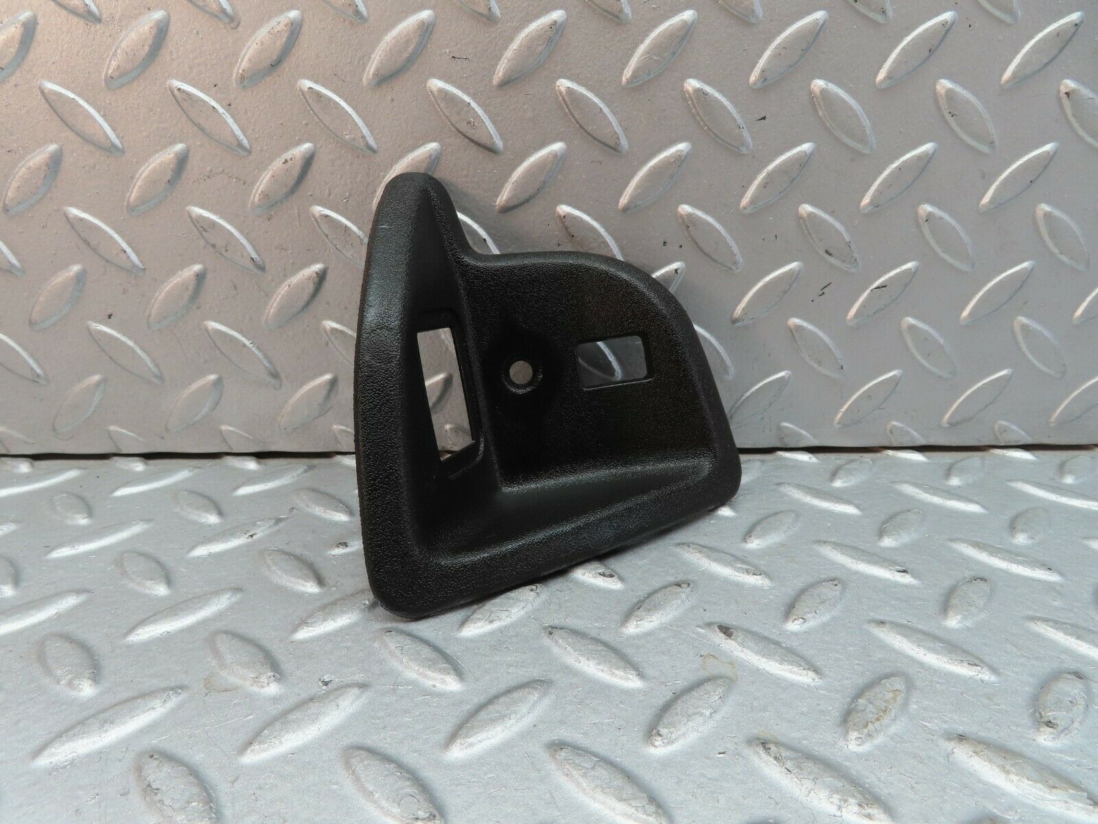 9576 Mercedes-Benz C123 280CE Coupe Rear Seat Latch Cover Right 12369222422