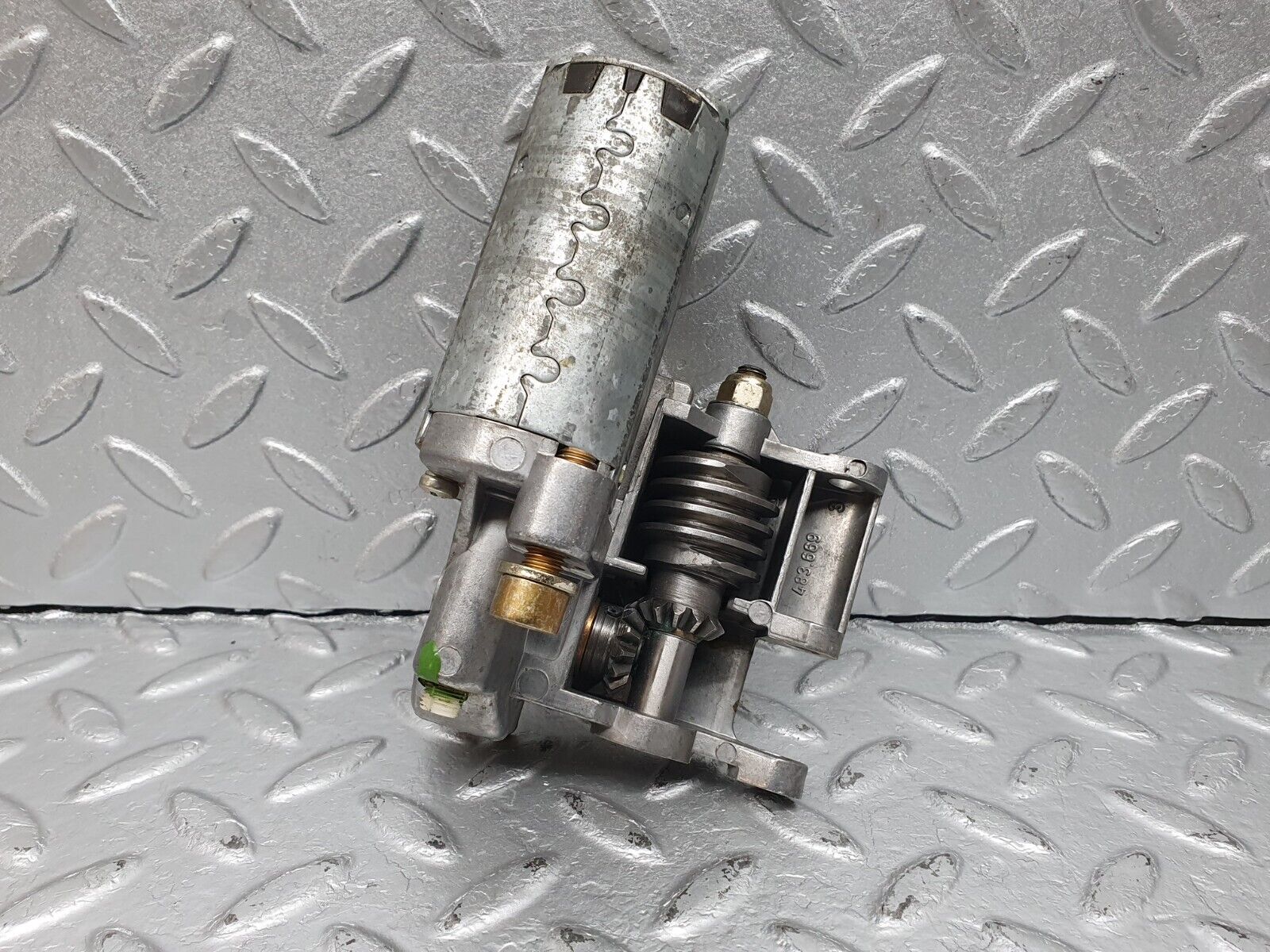 41004 Mercedes-Benz W126 300SE Steering Column Adjustment Motor 1264600425