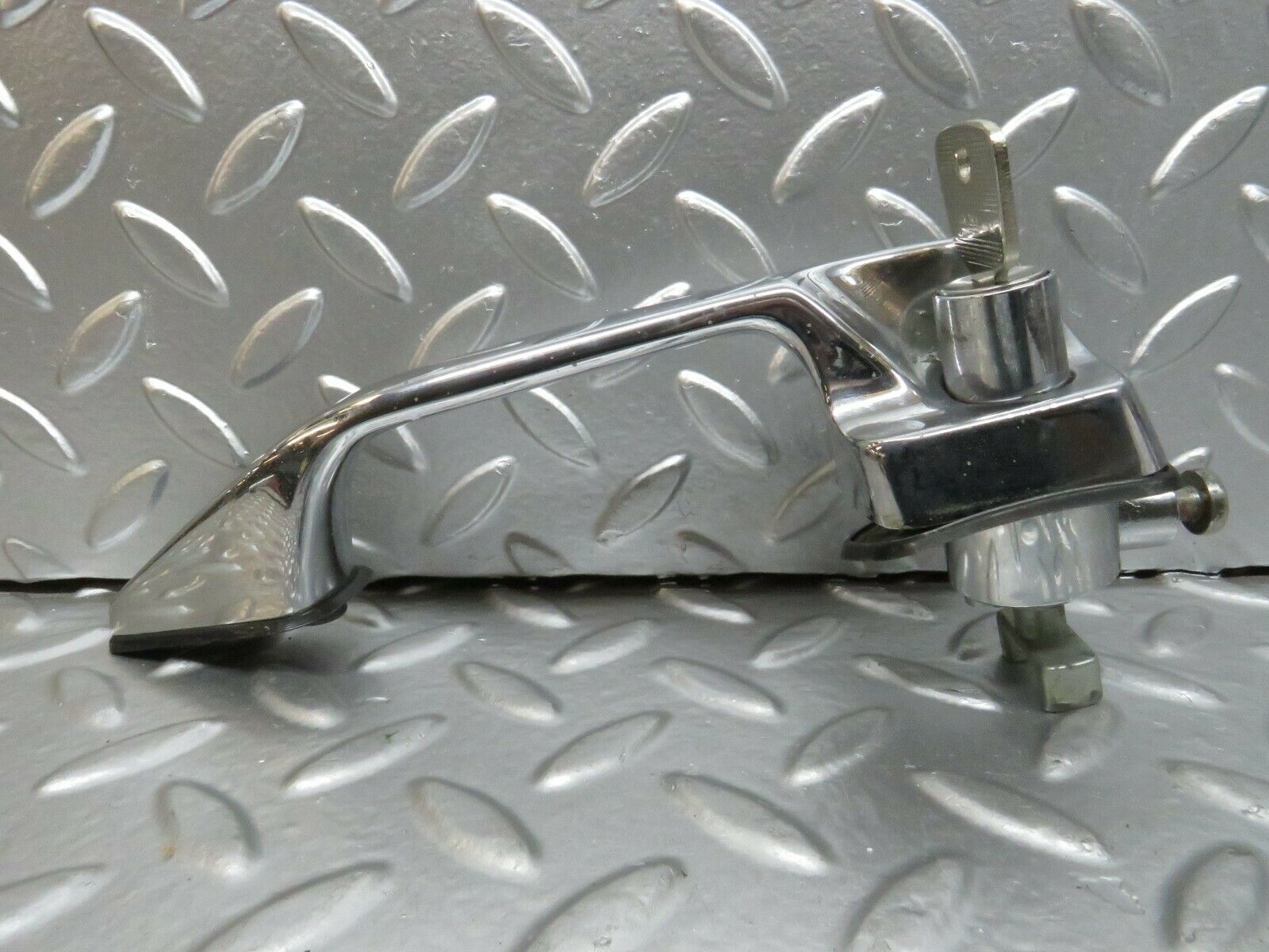 23715 Mercedes-Benz W114 280E Exterior Door Handle Front Left With Key 1157600501