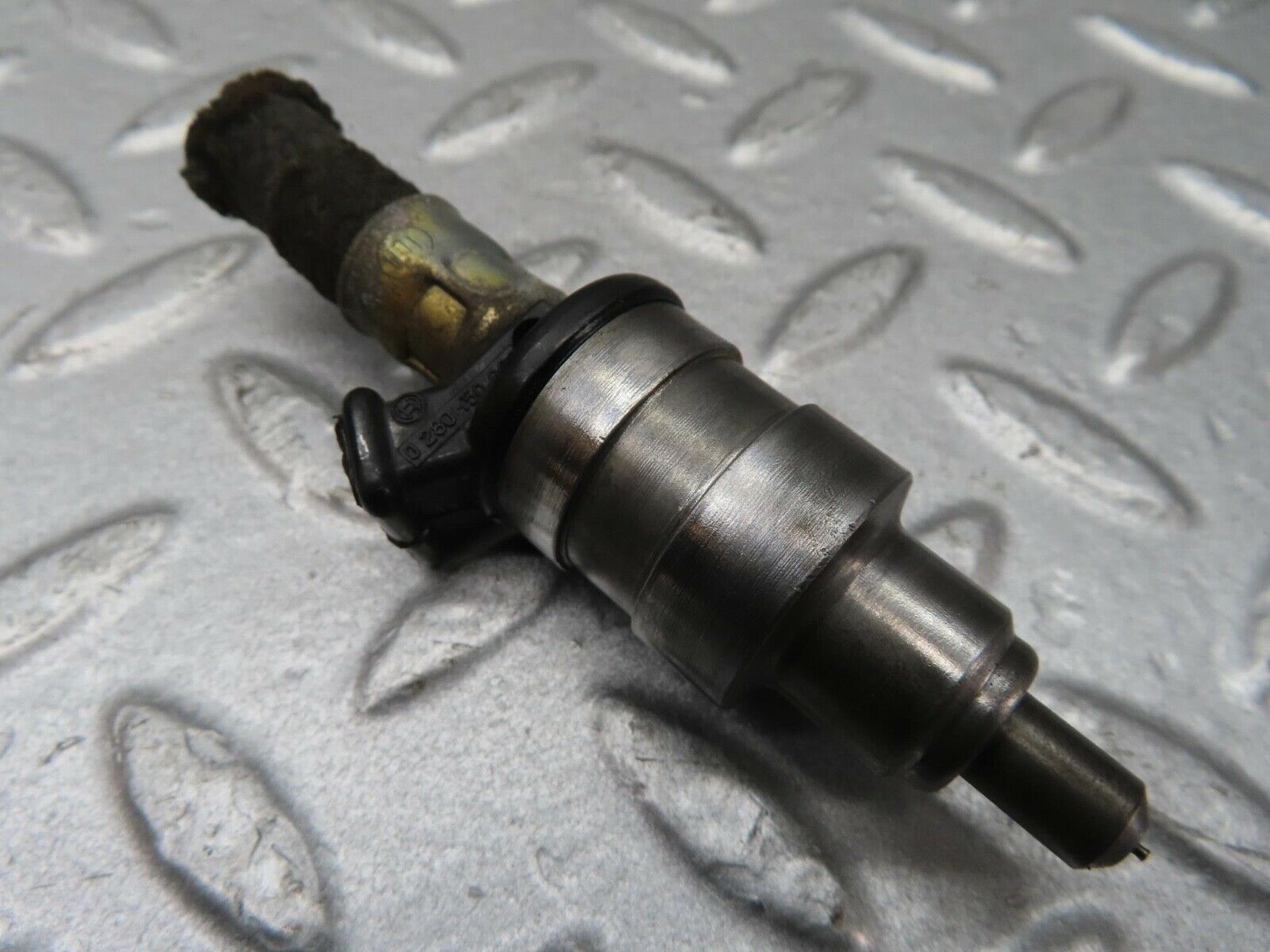 13337 Mercedes-Benz W116 350SE Fuel Injector Bosch 0280150001