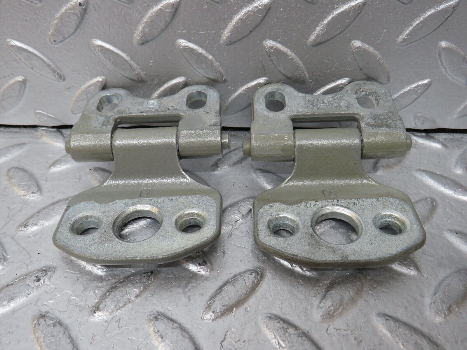 34914 Mercedes-Benz W210 320E Door Hinge Right Side